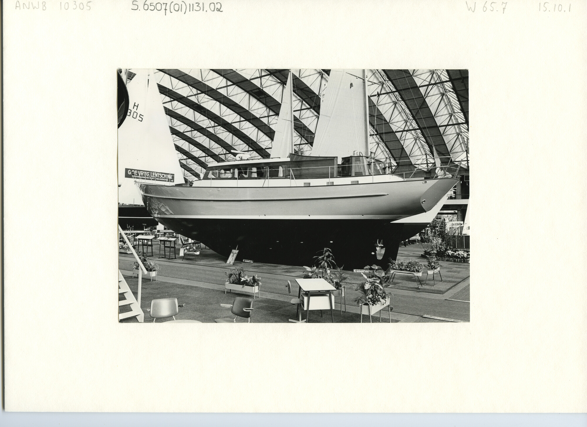 S.6507(01)1131.02; Foto van de HISWA 1968: diverse stands; foto