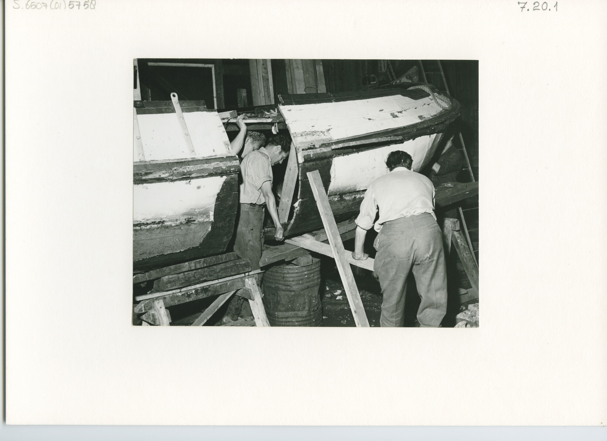 S.6507(01)5758; Foto van schip in aanbouw.; foto