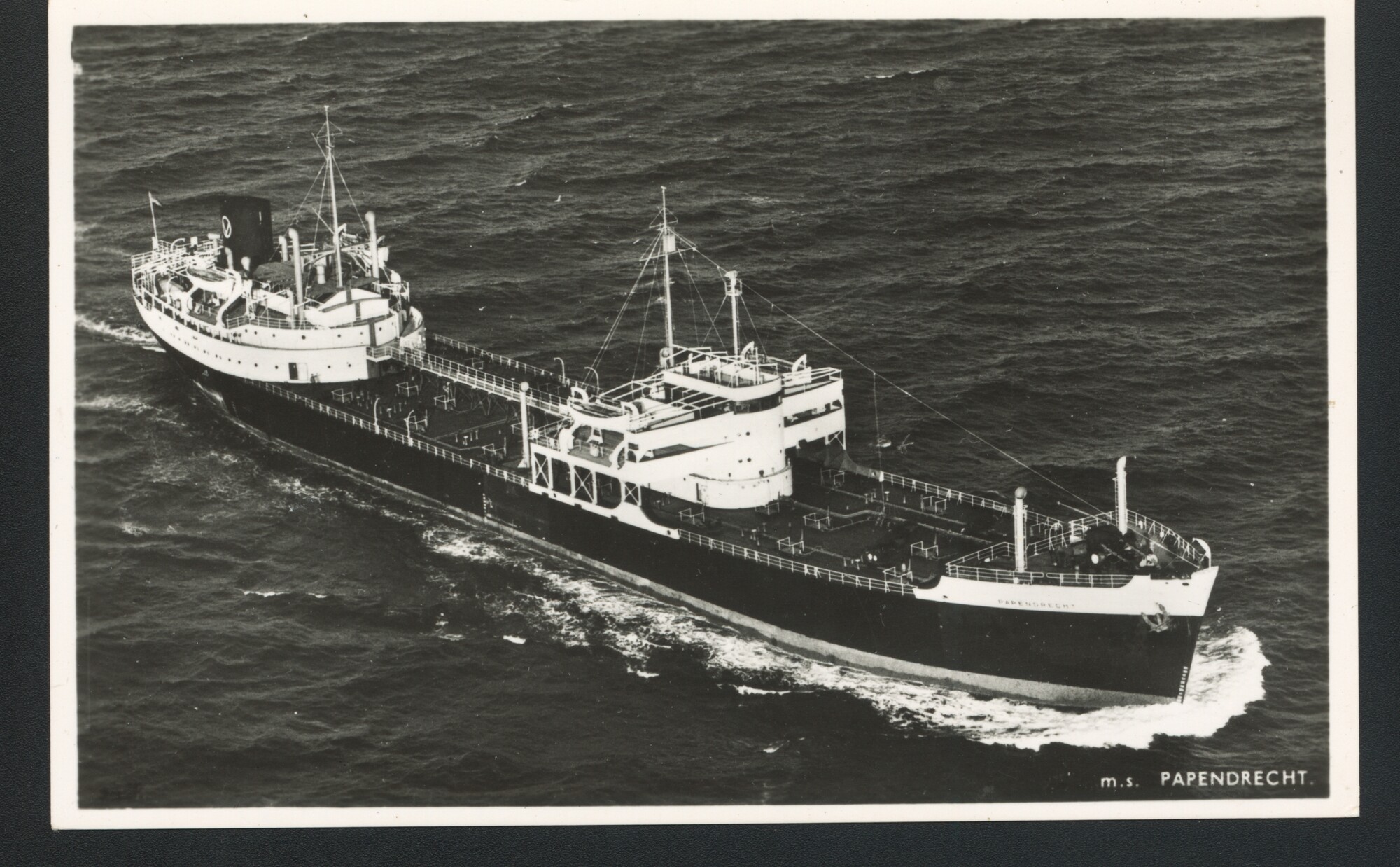 A.4509(078); Luchtfoto van de tanker ms. 'Papendrecht' van Phs; prentbriefkaart