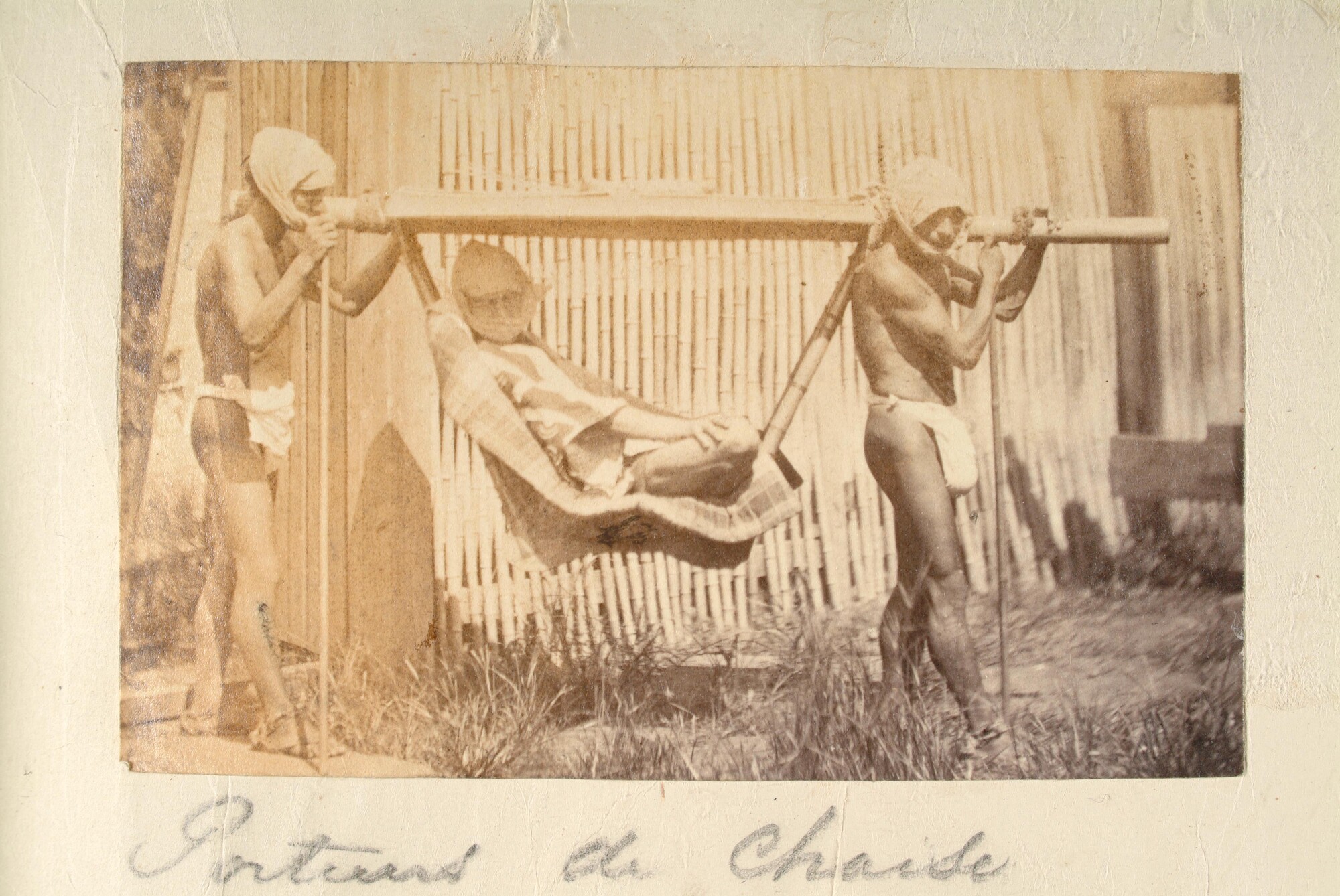S.3628(02); Album nr. 1 uit een serie van drie van de Nederlandse consul in Japan Dirk de Graeff van Polsbroek; fotoalbum