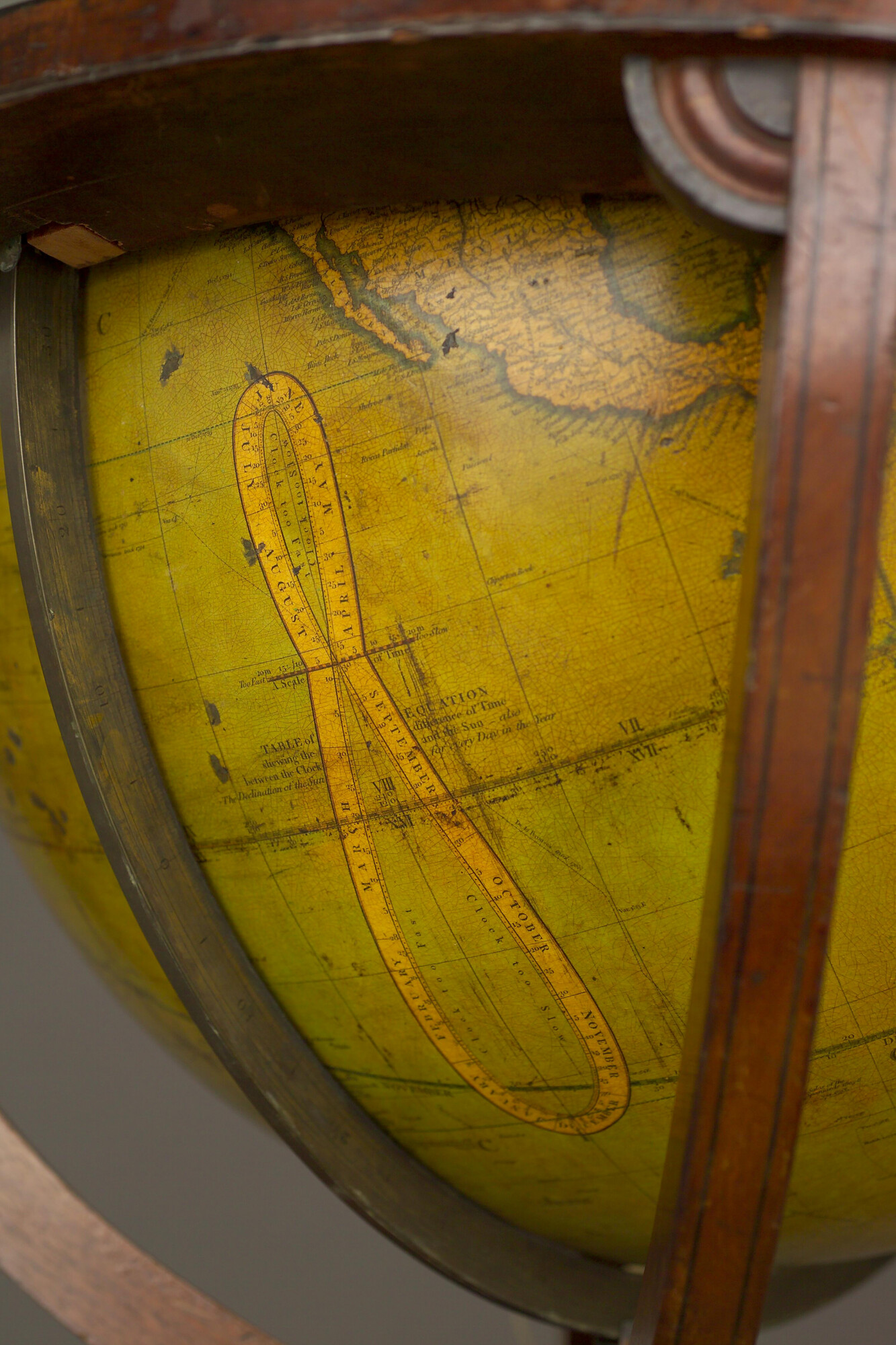 A.0145(025)14; Aardglobe van 53,5 cm. in doorsnede door John en William Cary, 1815, in de verbeterde uitgave van 1819; globe