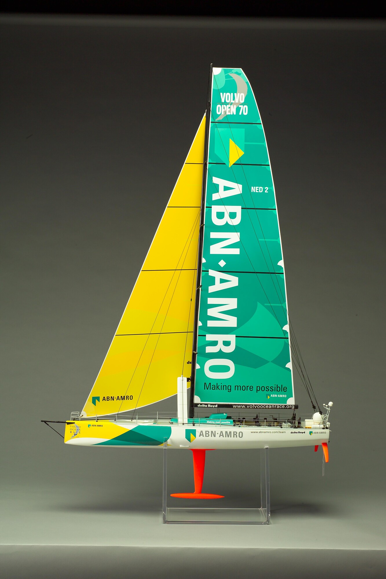 2006.0688; Model van de ABN AMRO TWO; scheepsmodel