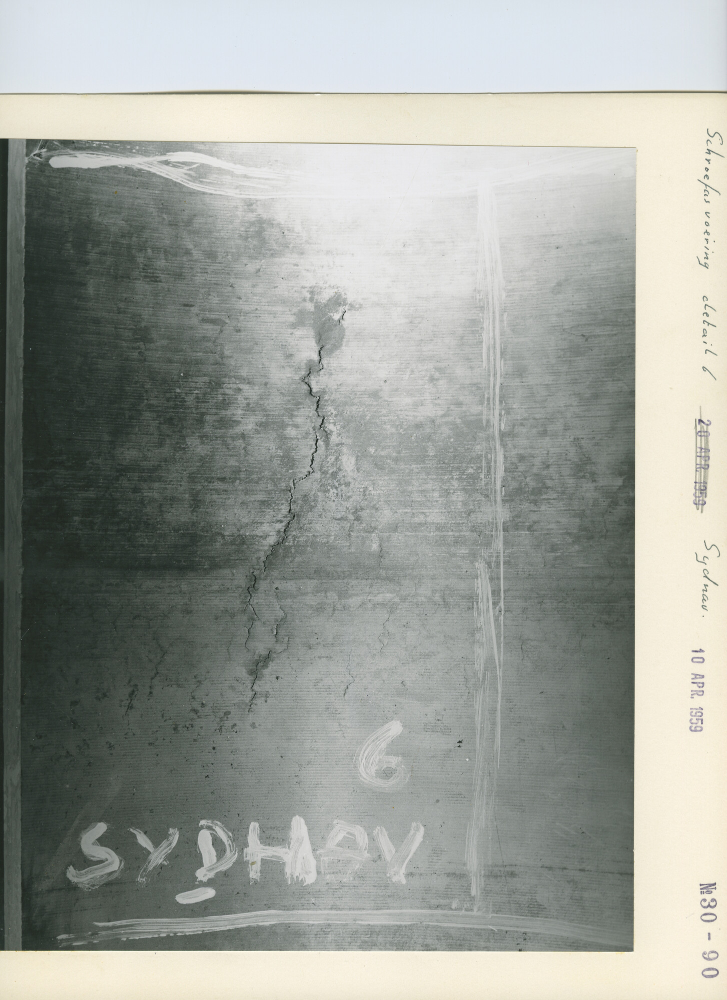 S.5444(3468)6; Foto van schade aan de schroefasvoering van de Sydhav; foto