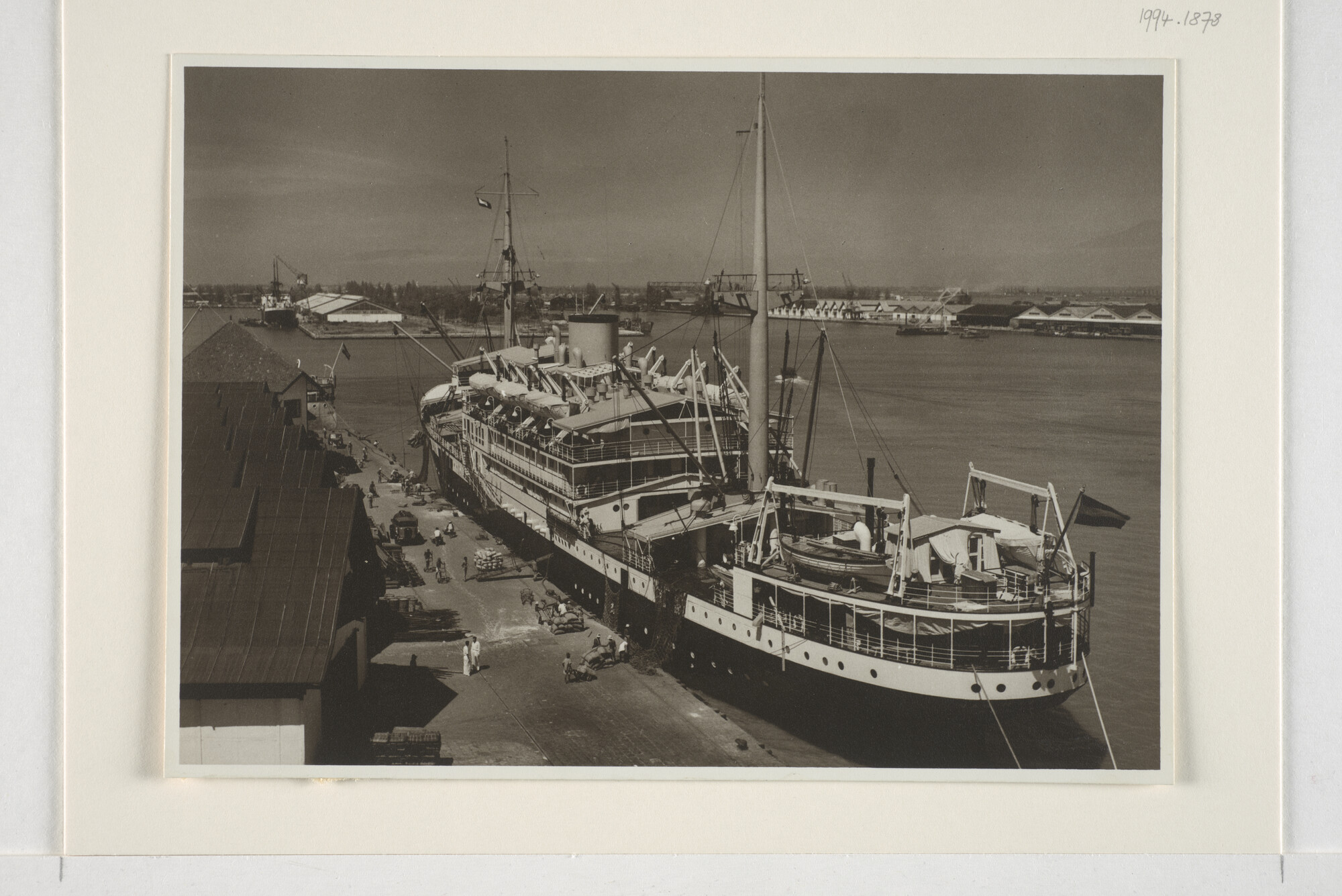 1994.1878; Fotos van ms. Van Riebeeck van de KPM [...]; fotoreportage
