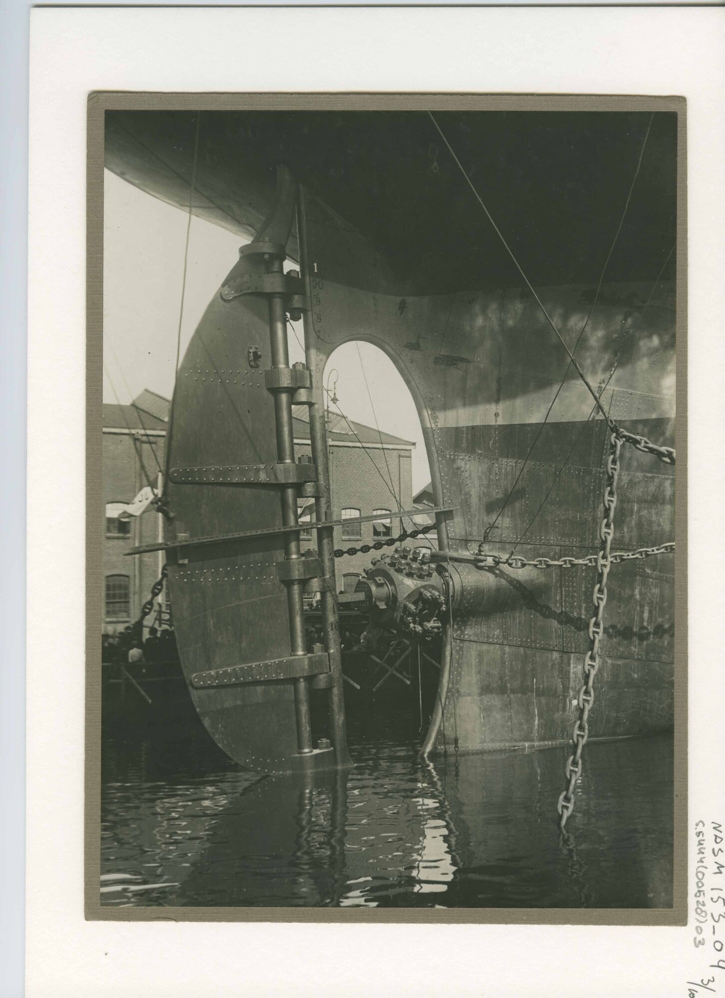 S.5444(0528)03; Foto van de tewaterlating van het vrachtschip ss. Tjikarang; foto
