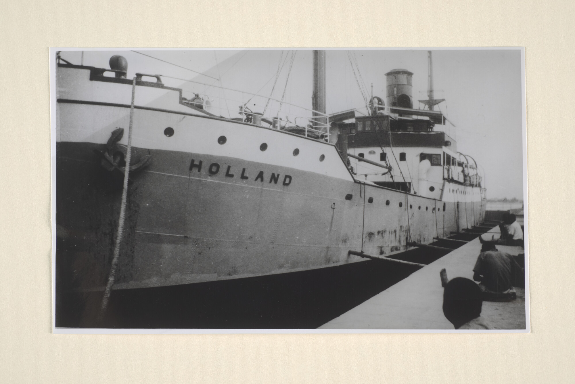 1995.5576; Het vrachtschip ss. Holland van de VNS (VNS) in het droogdok te Lorenzo Marques [...]; foto