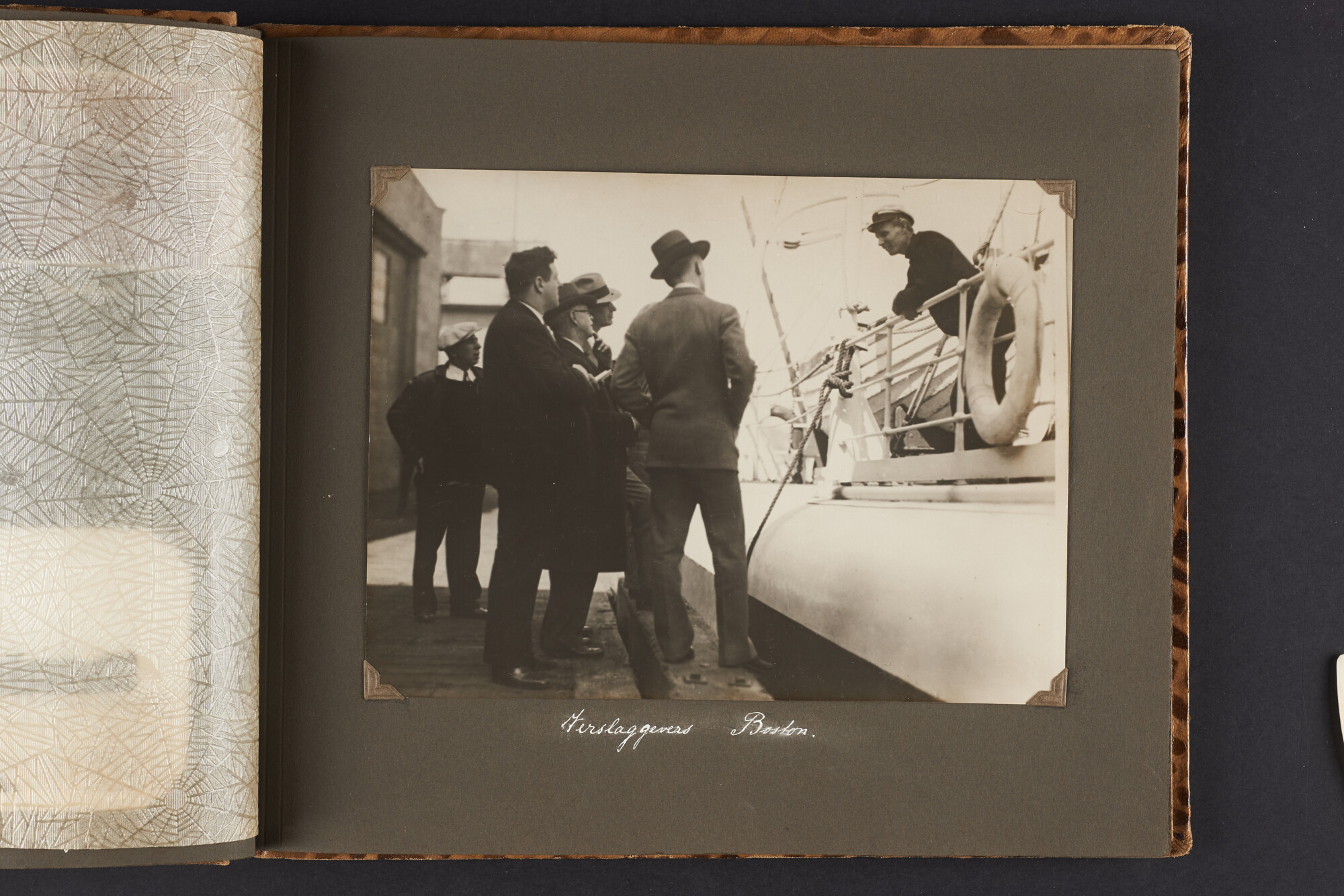 2016.0059; Fotoalbum van werkzaamheden van L. Smit & Co's Internationale Sleepdienst; fotoalbum