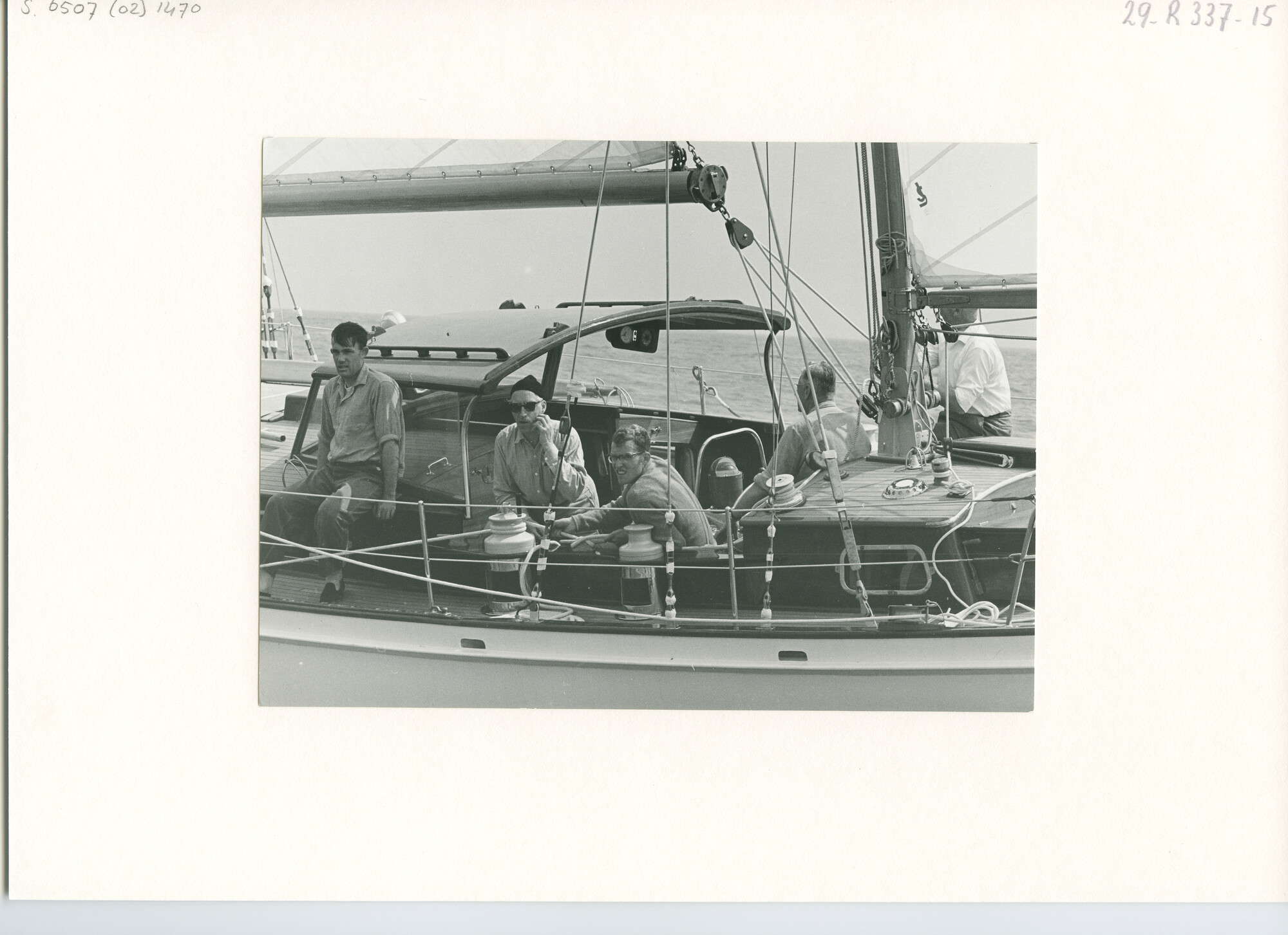 S.6507(02)1470.01; Zwart-wit foto van de aan de windse start van de 100-mijlrace 1964; foto