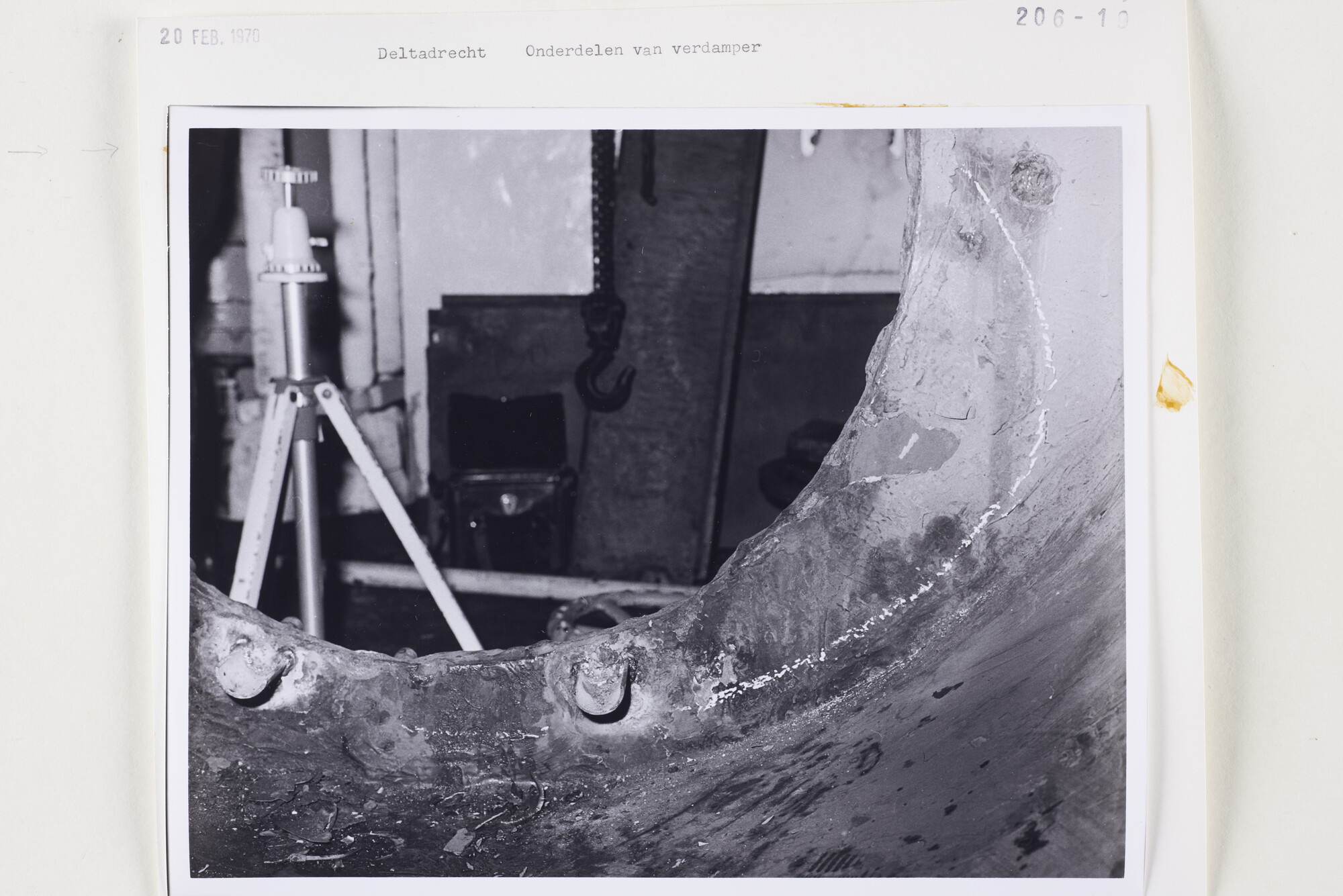 S.5444(5093)7; Foto van schade aan de verdamper van de bulkcarrier ms. Deltadrecht van Phs. van Ommeren; foto