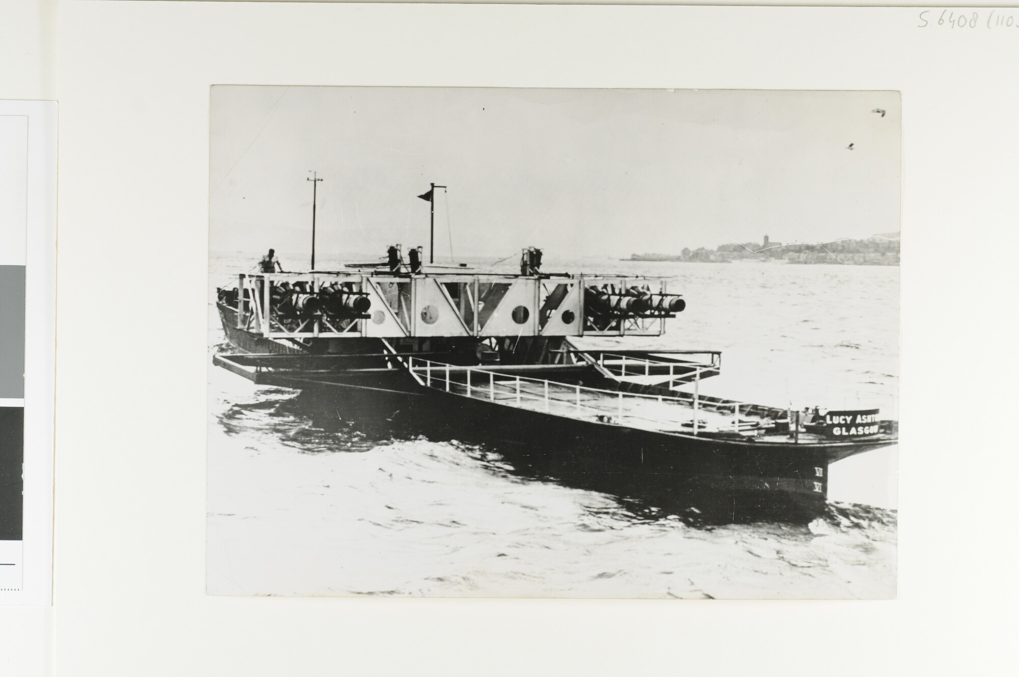 S.6408(1103); Het voormalige raderstoomschip 'Lucy Ashton' van de London North Railway Company te Dover, gebouwd in 1888 bij T.B. Sath & Co; foto