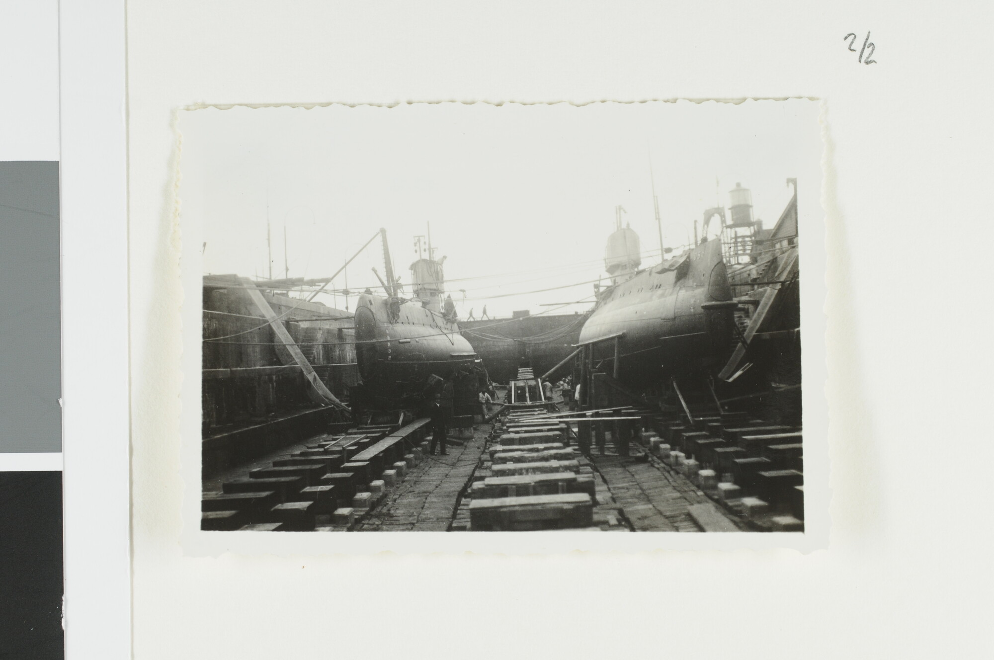 A.2867(03)017; De onderzeeboten Hr.Ms. 'O 6' en 'O 7' in droogdok te Den Helder; fotoreportage