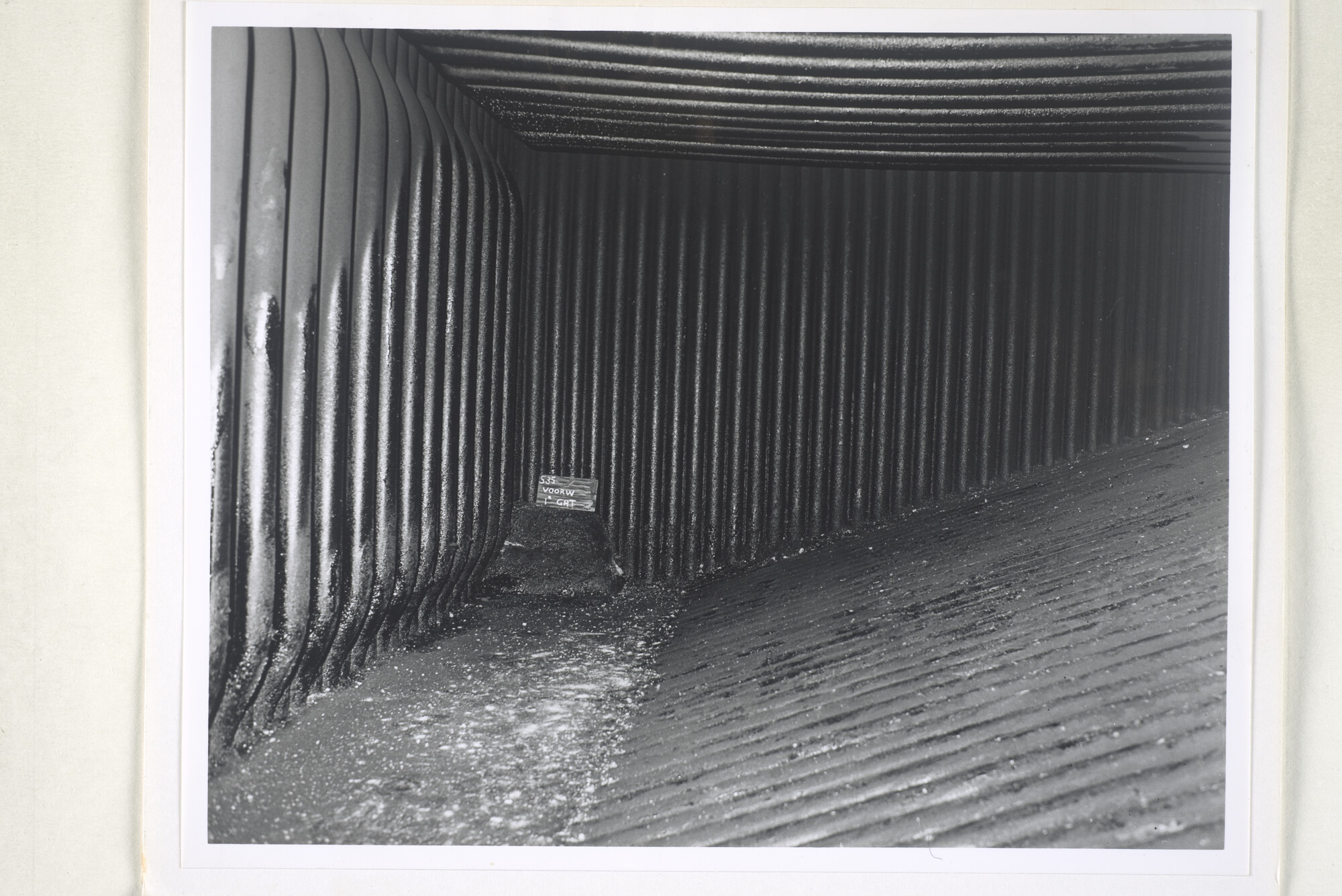 2000.3206; Detailfoto's ketelruim van de mammoettanker 'Melania'; fotoreportage