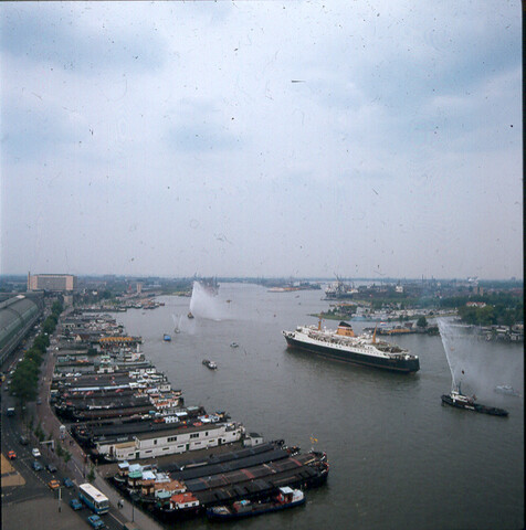 S.9100(6957); Dia van de veerboot ms. Koningin Juliana tijdens de viering van het [...]; diapositief