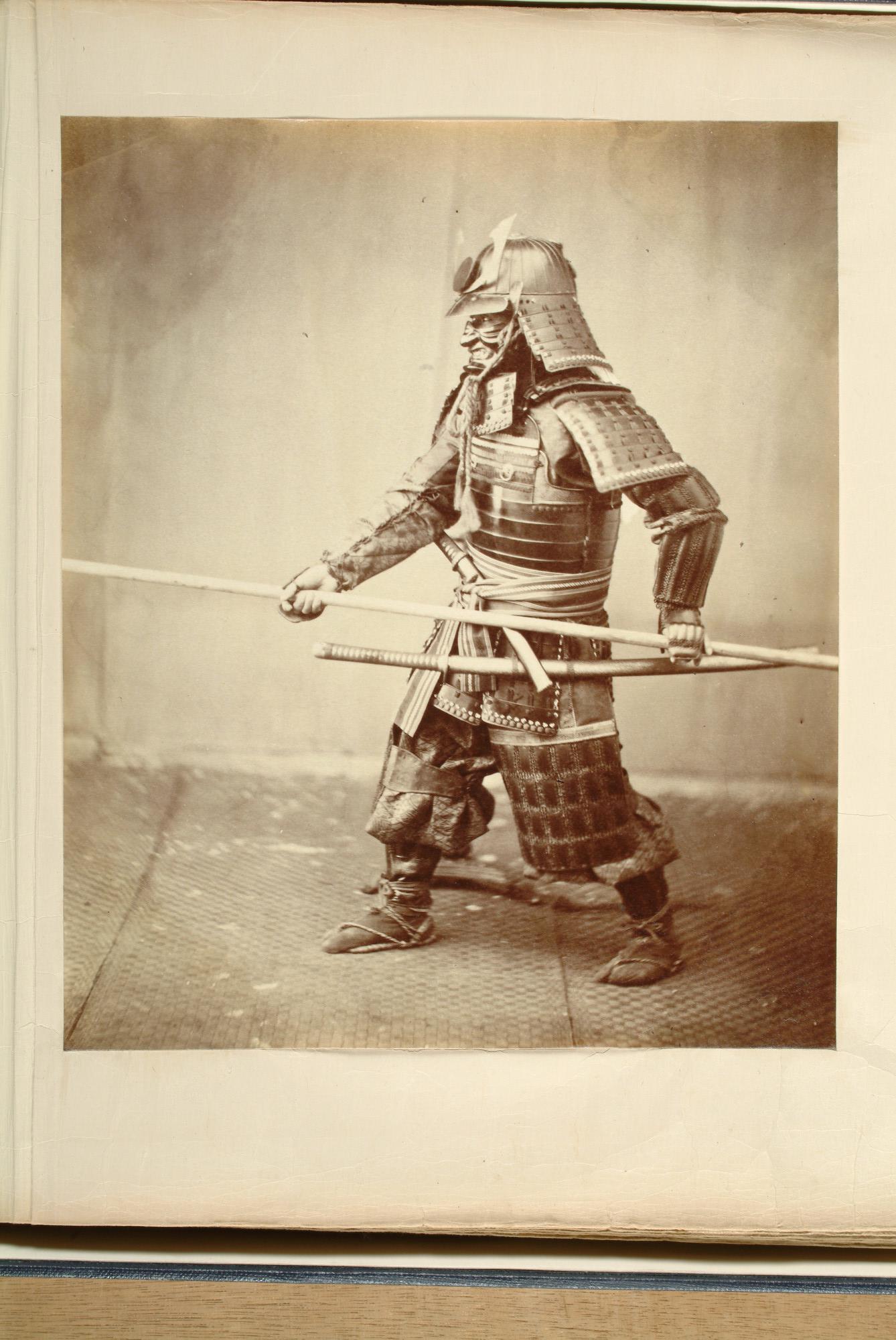 S.3628(02); Album nr. 1 uit een serie van drie van de Nederlandse consul in Japan Dirk de Graeff van Polsbroek; fotoalbum