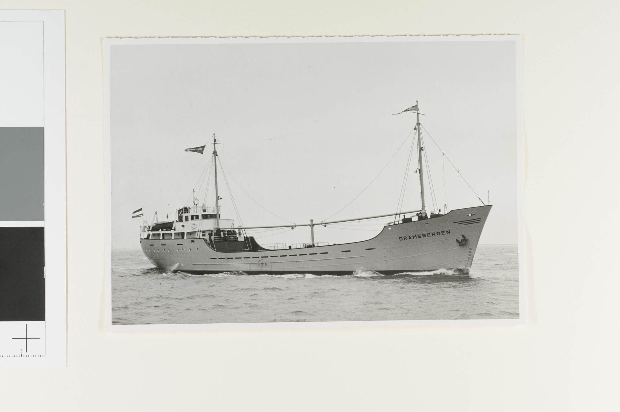 A.4509(215); De coaster ms. 'Gramsbergen' van de Zuid Hollandsche Scheepvaart Maatschappij; foto