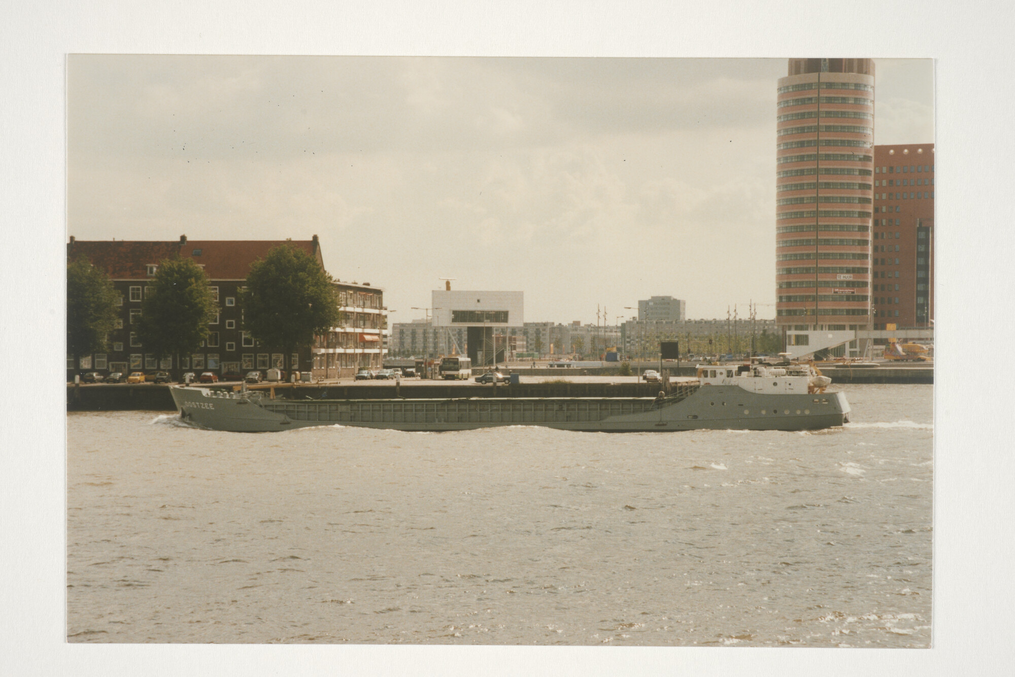 2000.0916; Kleurenfoto van de coaster ms. Oostzee (ex- Zwarte Water [...]; foto