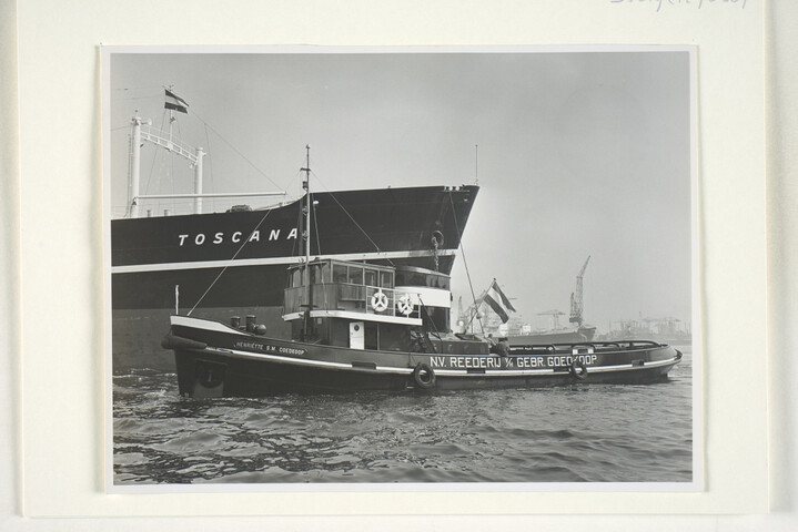 S.5219(12)0367; Foto's van de havensleepboot 'Henriëtte S.M. Goedkoop' (4), gebouwd op de langshelling van de werf van de ASM; fotoreportage