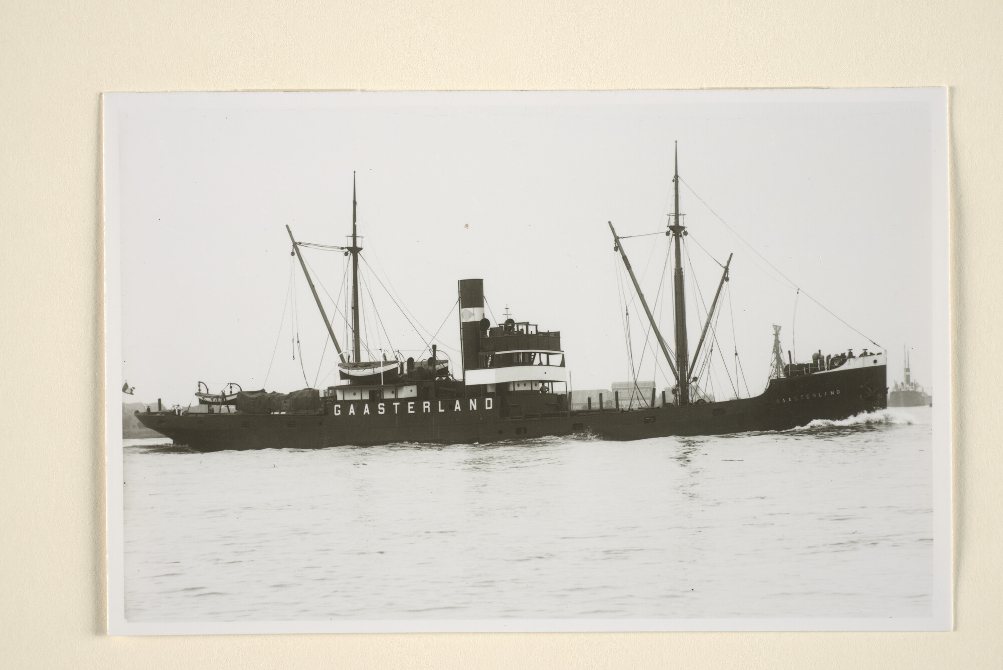 1996.0883; Het vrachtschip ss. Gaasterland van de Scheepvaart & Steenkolen Maatschappij [...]; foto