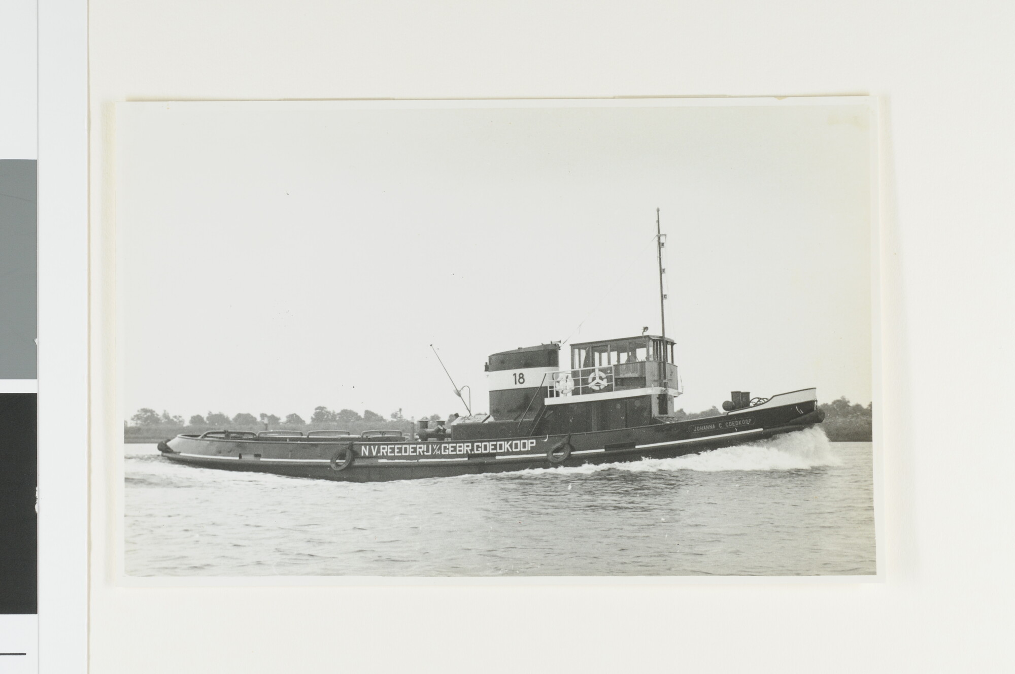 A.4252(24); De havensleepboot 'Johanna C. Goedkoop' (18) van Reederij v/h Gebr. Goedkoop; foto