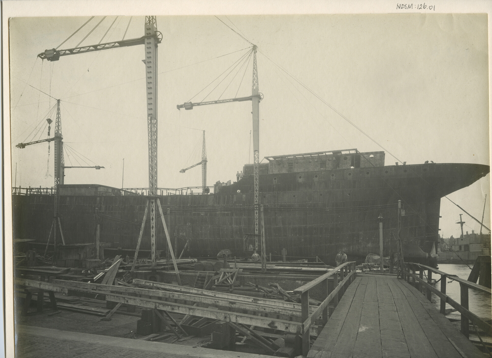 S.5444(0367); Foto van de tanker ms. Artemis in aanbouw; foto