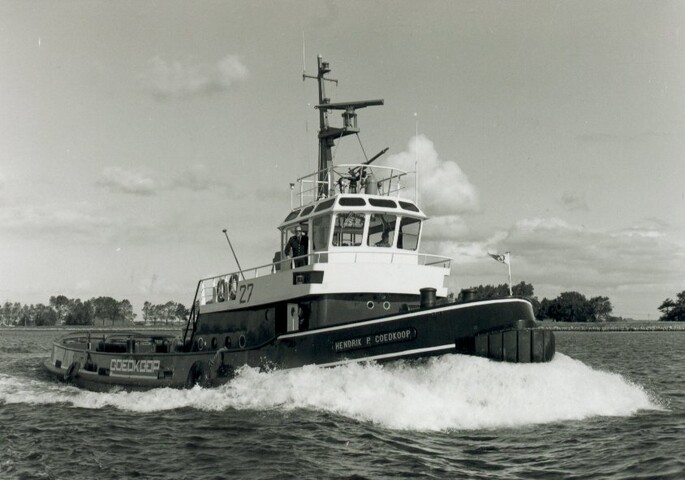 2001.1673; De sleepboot Hendrik P. Goedkoop (27) van Reederij v/h Gebroeders Goedkoop [...]; foto