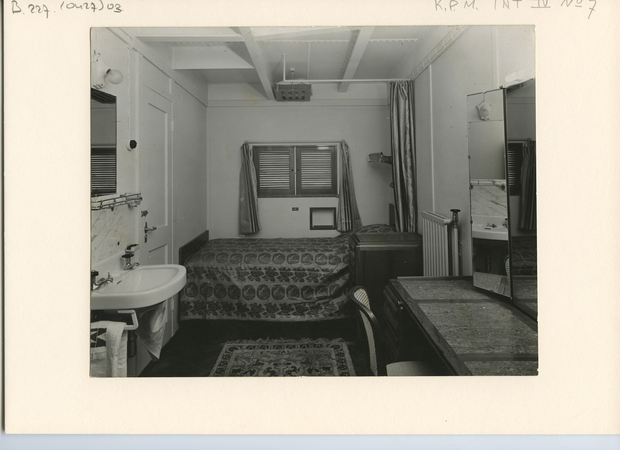 B.0227(0427)03; Interieurfoto van het vrachtschip ms. Straat Soenda van de KPM; foto