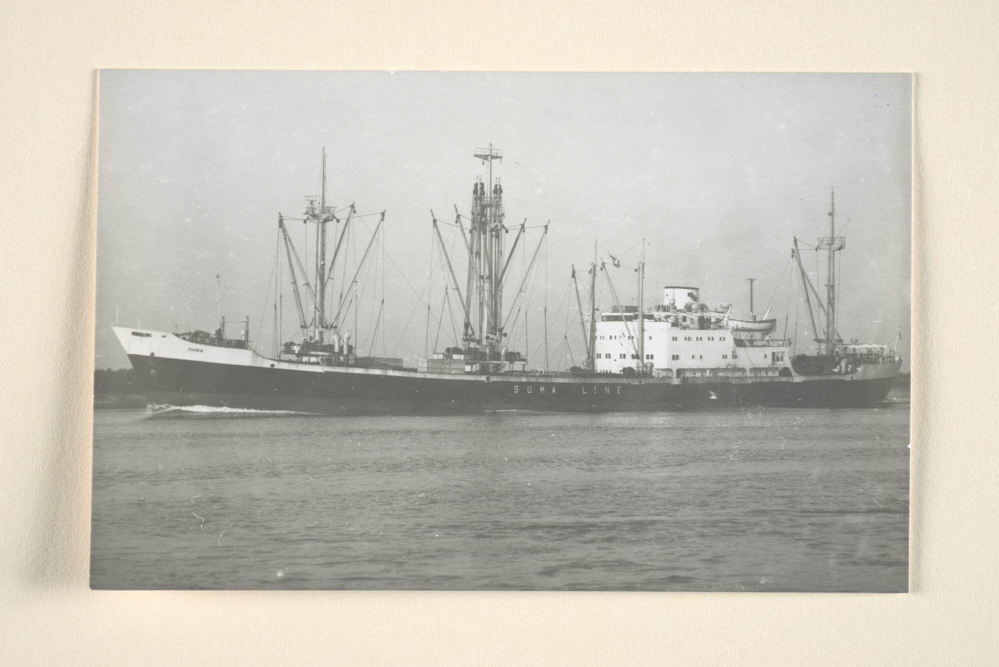 1995.6942; Het Griekse vrachtschip ms. Thira (ex- Socrates van de KNSM) van de Aelian Endurance Marine Inc; foto