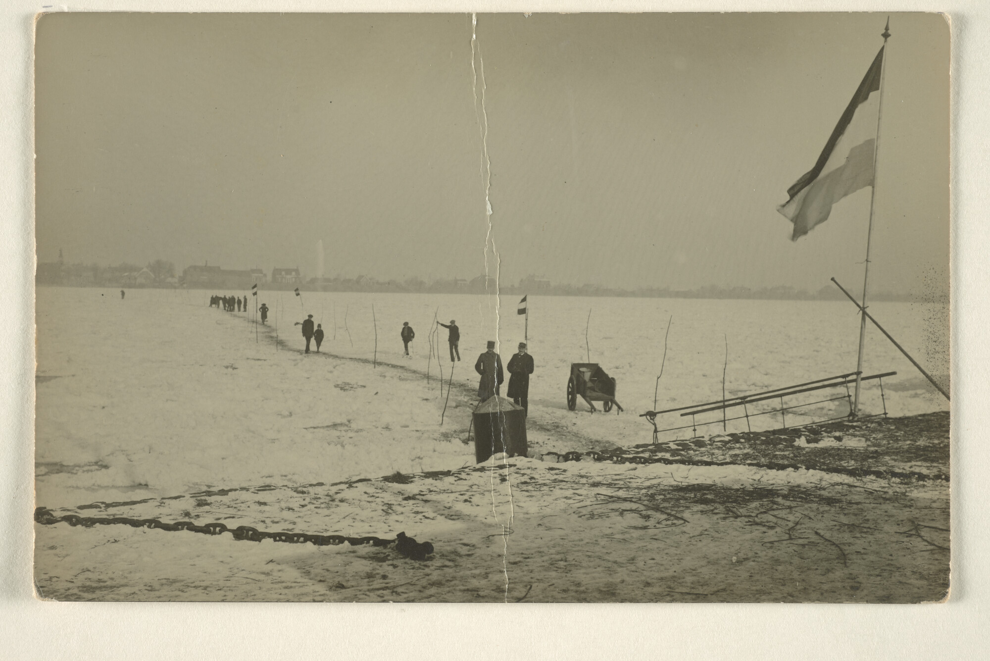 1997.1202; Fotos van de rivier de Merwede bij Werkendam in de strenge winter van 1916 - 1917 [...]; fotoreportage