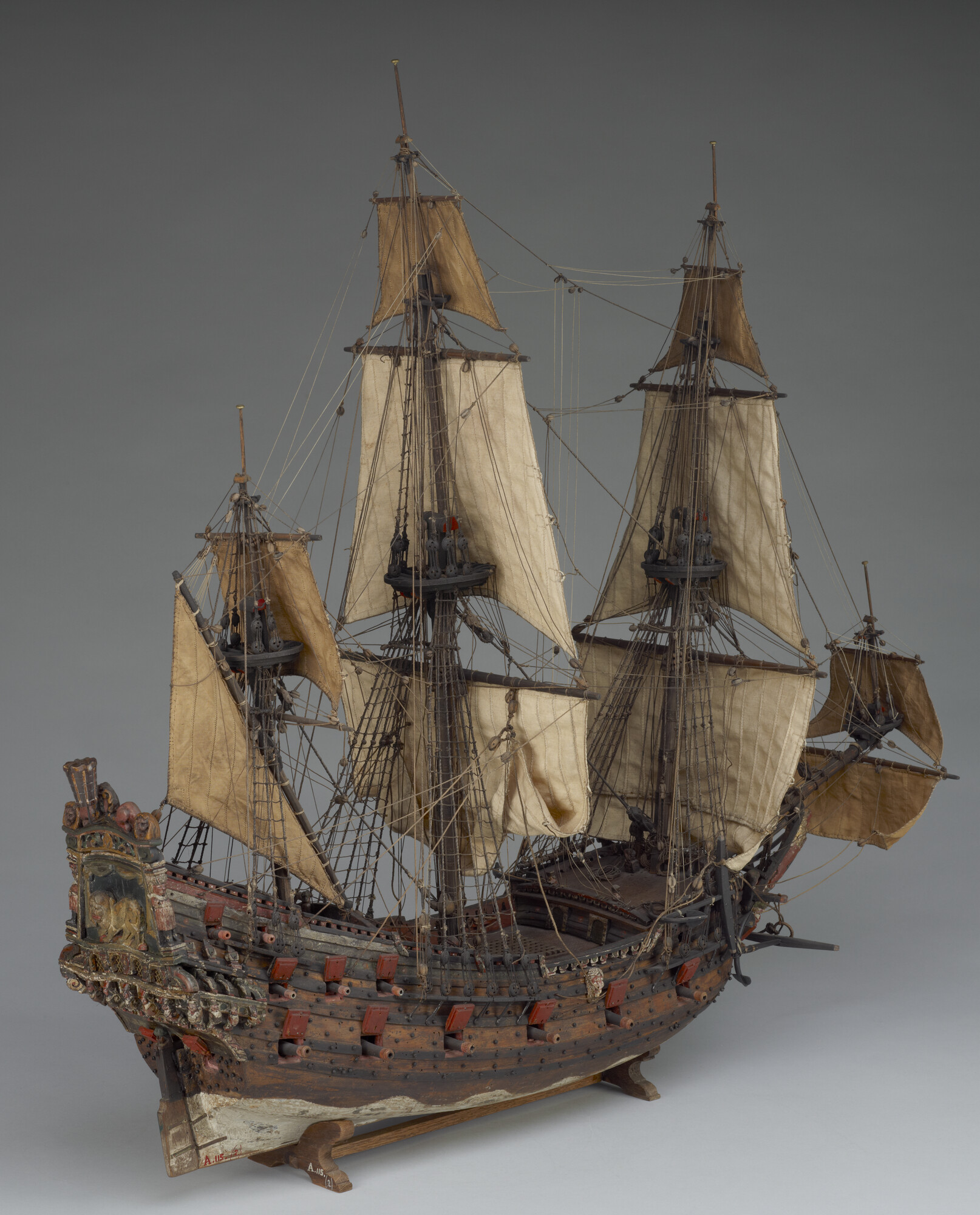 A.0115(02); Model van een pinas van 30 stukken; scheepsmodel