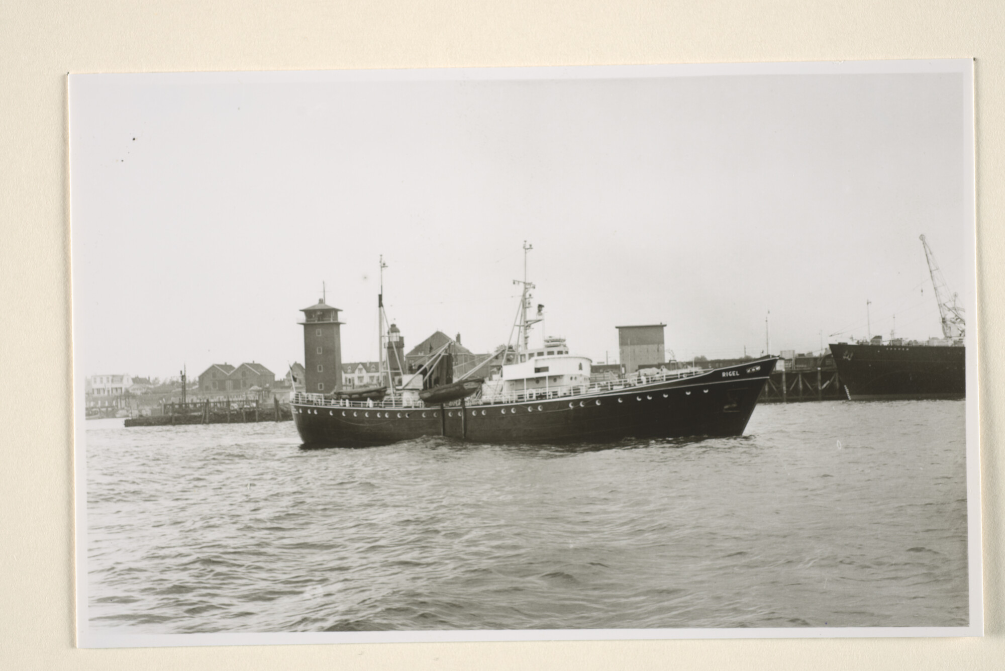 1995.1637; Het loodsafhaalvaartuig ms. 'Rigel' voor Hoek van Holland; foto