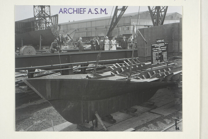 S.5219(12)0220; Kiellegging van de havensleepboot 'Jan Goedkoop Jr.' bij de ASM; foto