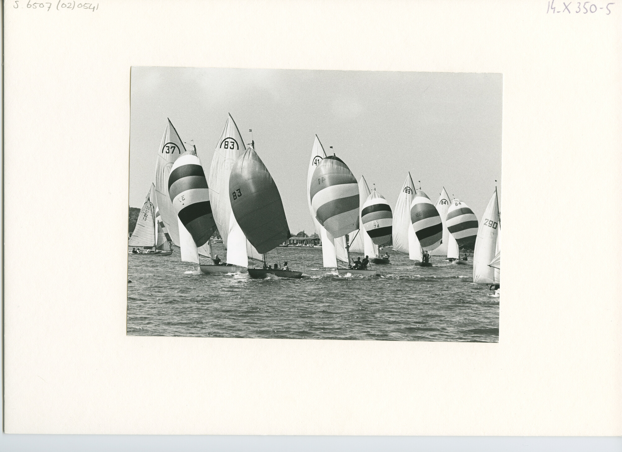S.6507(02)0541.04; Zwart-wit foto van de Kaagweek 1969: de Regenboogklasse; foto
