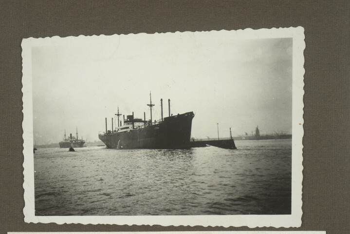 2001.1755; Omslag met vele foto's en knipsels van meest bergingsactiviteiten door Reederij v/h Gebroeders Goedkoop te Amsterdam in de periode 1929 / 1949; omslag