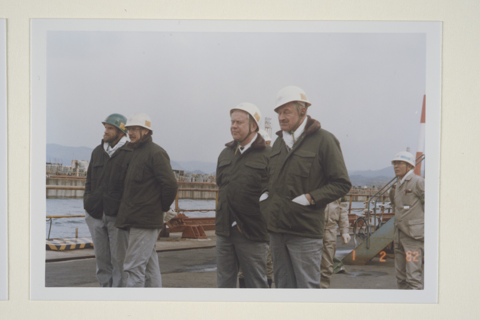 1996.0557; Kleurenfoto's van het bezoek van de directie van de Stoomvaart Maatschappij 'Oostzee' aan de Japanse werf Namura Shipbuilding & Enginering Co; fotoreportage