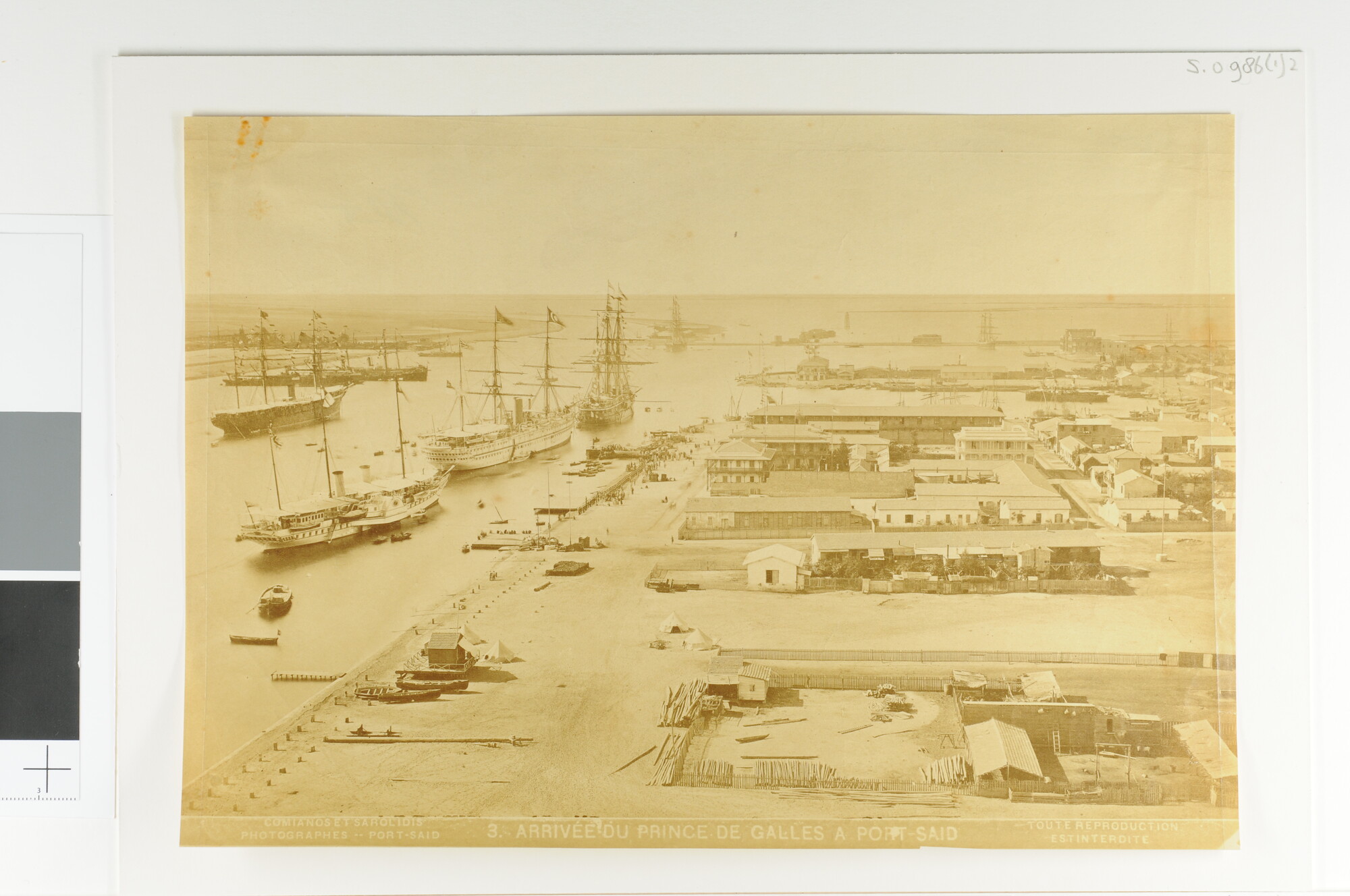 S.0986(01)02; Gezicht op Port Said en de ingang van het Suezkanaal; foto