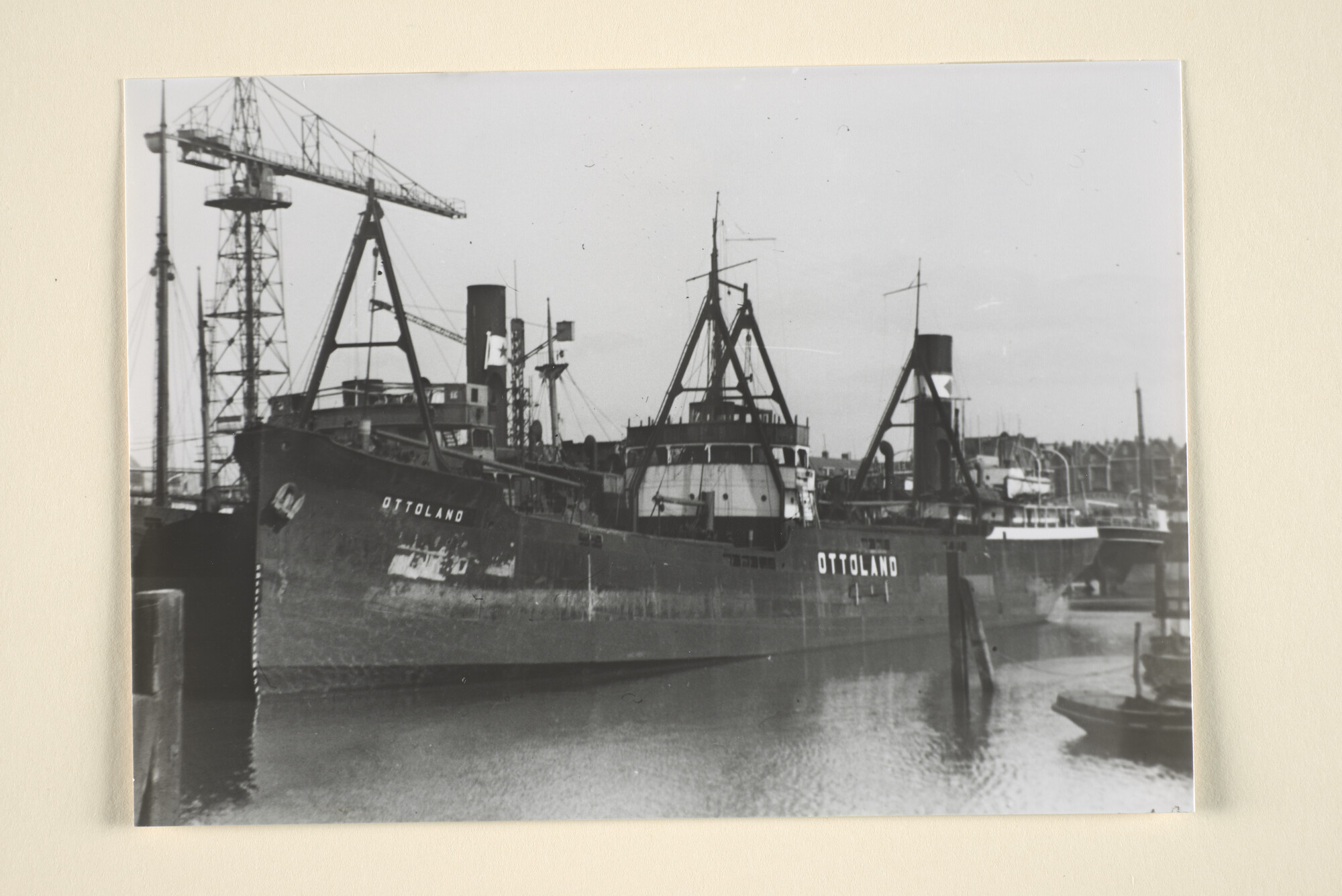 1996.0893; Het vrachtschip ss. Ottoland van de Scheepvaart & Steenkolen Maatschappij [...]; foto