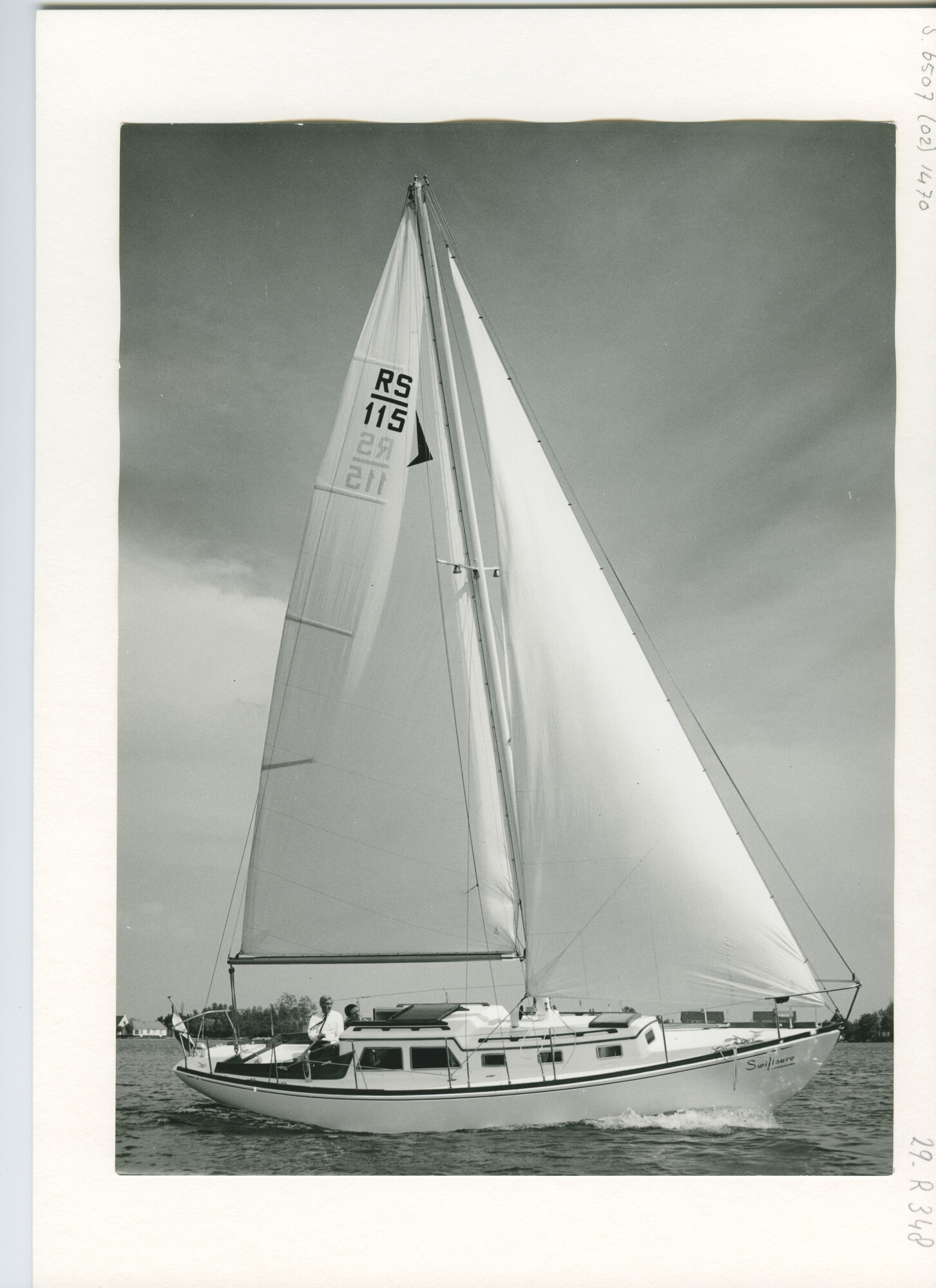 S.6507(02)1470.06; Zwart-wit foto van de aan de windse start van de 100-mijlrace 1964; foto
