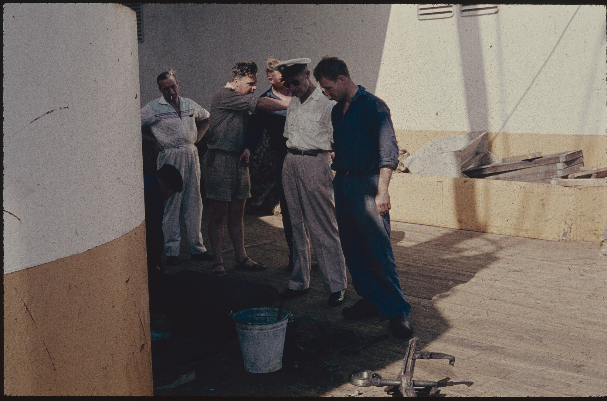 2024.4023; Kleurendia gemaakt door dr. Hans de Jong, assistent-scheepsarts a/b walvisvaarder Willem Barendsz in het walvisvaartseizoen 1960-1961; diapositief