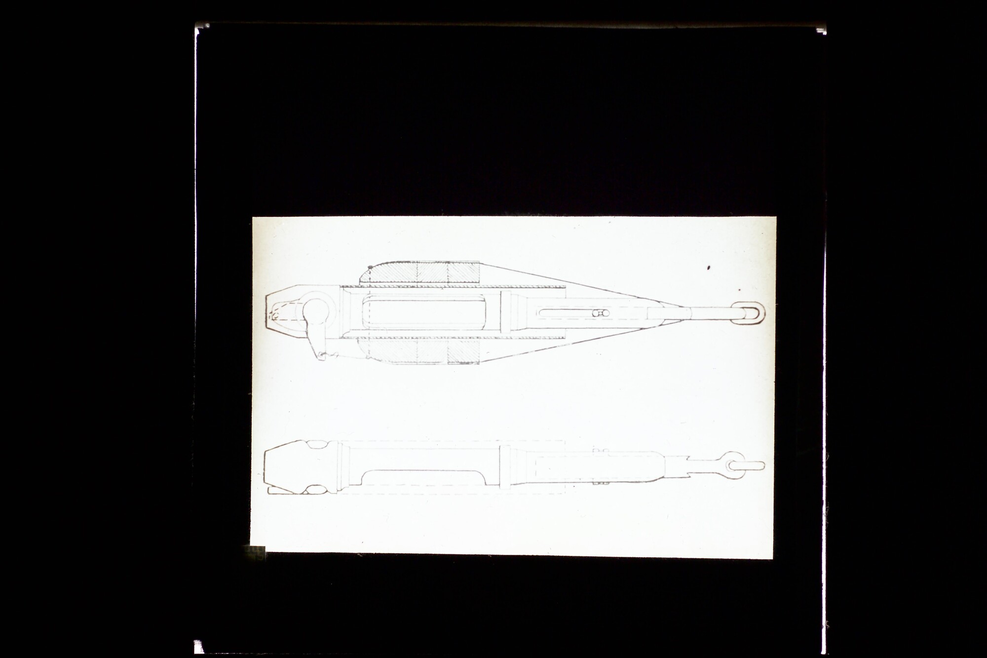 S.3319(277); Tekening van een apparaat, vermoedelijk het lodingsapparaat van Le Blanc; lantaarnplaatje