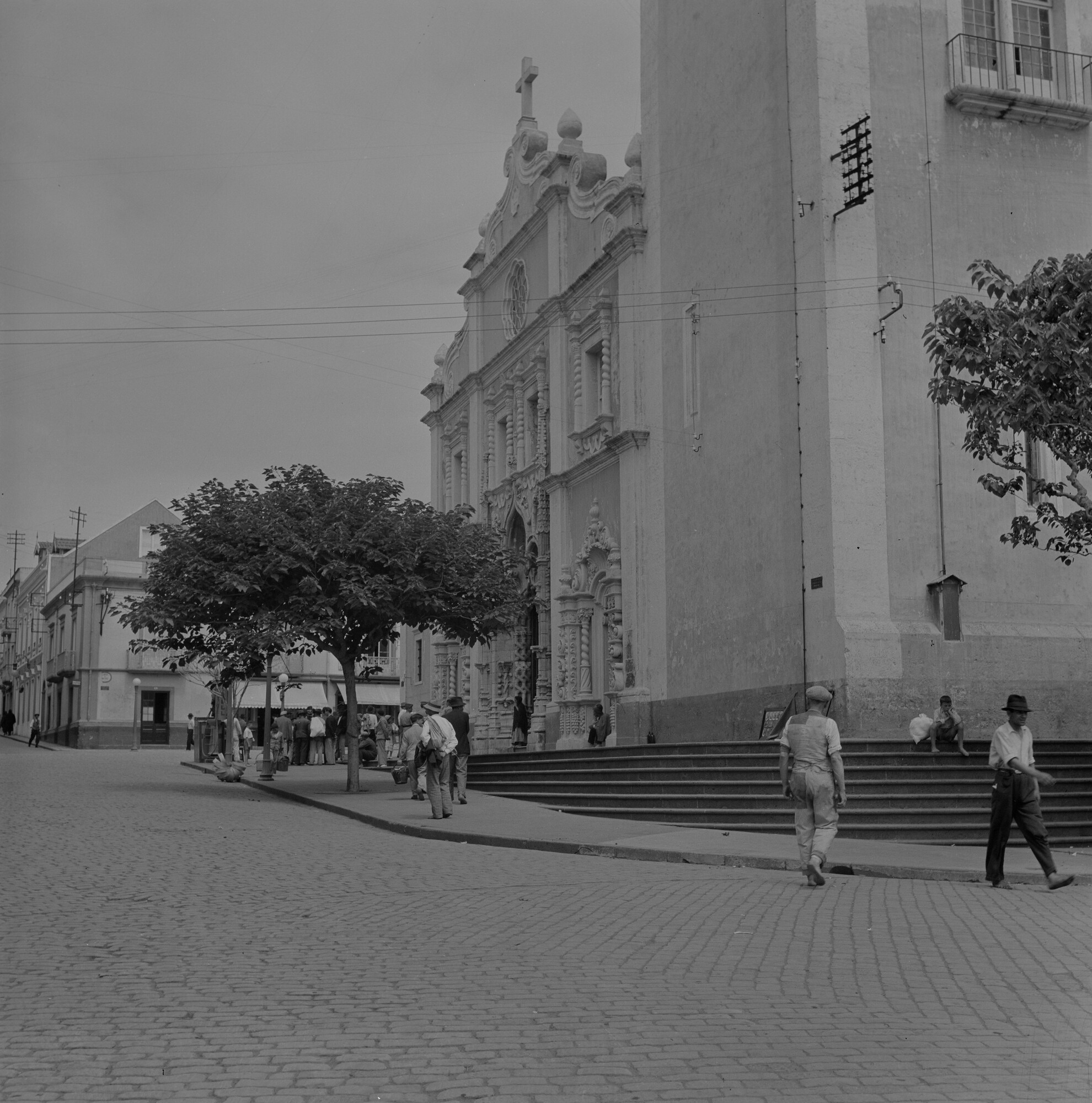 2015.2517; Negatief van een kerk te Ponta Delgada; negatief