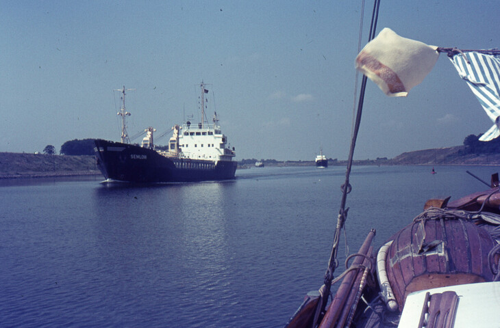 2014.0132; Dia van botterjacht Houtrib in het Kielerkanaal; kleurendia