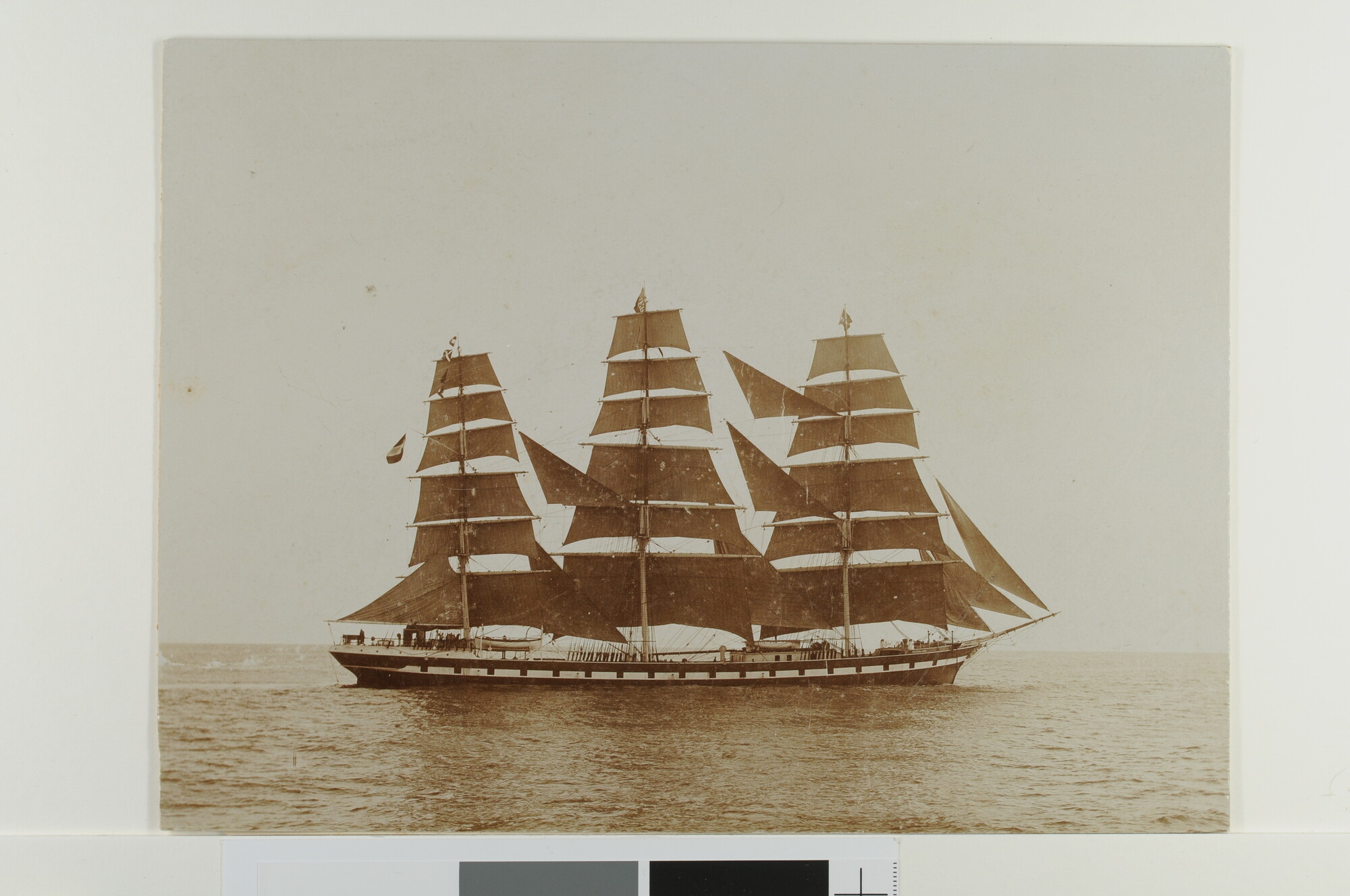 A.0246(13)g; Het koopvaardijfregat 'Nederland', gebouwd bij Huygens & van Gelder voor W.A. Huygens; foto