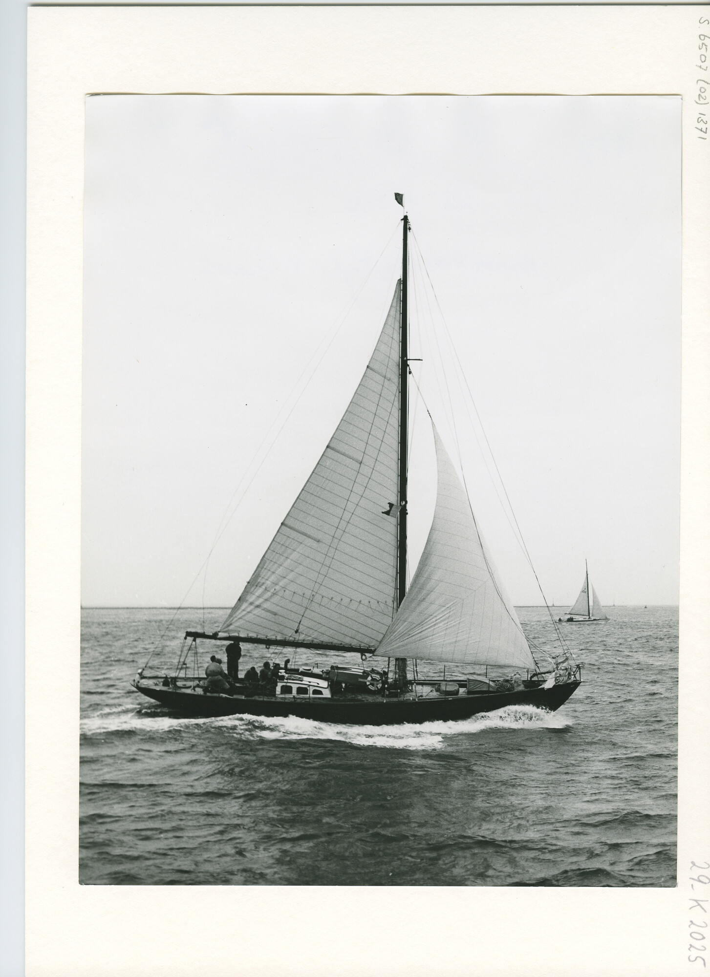 S.6507(02)1371.04; Zwart-wit foto van van een wedstrijd op de Noordzee, georganiseerd door de KZ&RV De Maas; foto