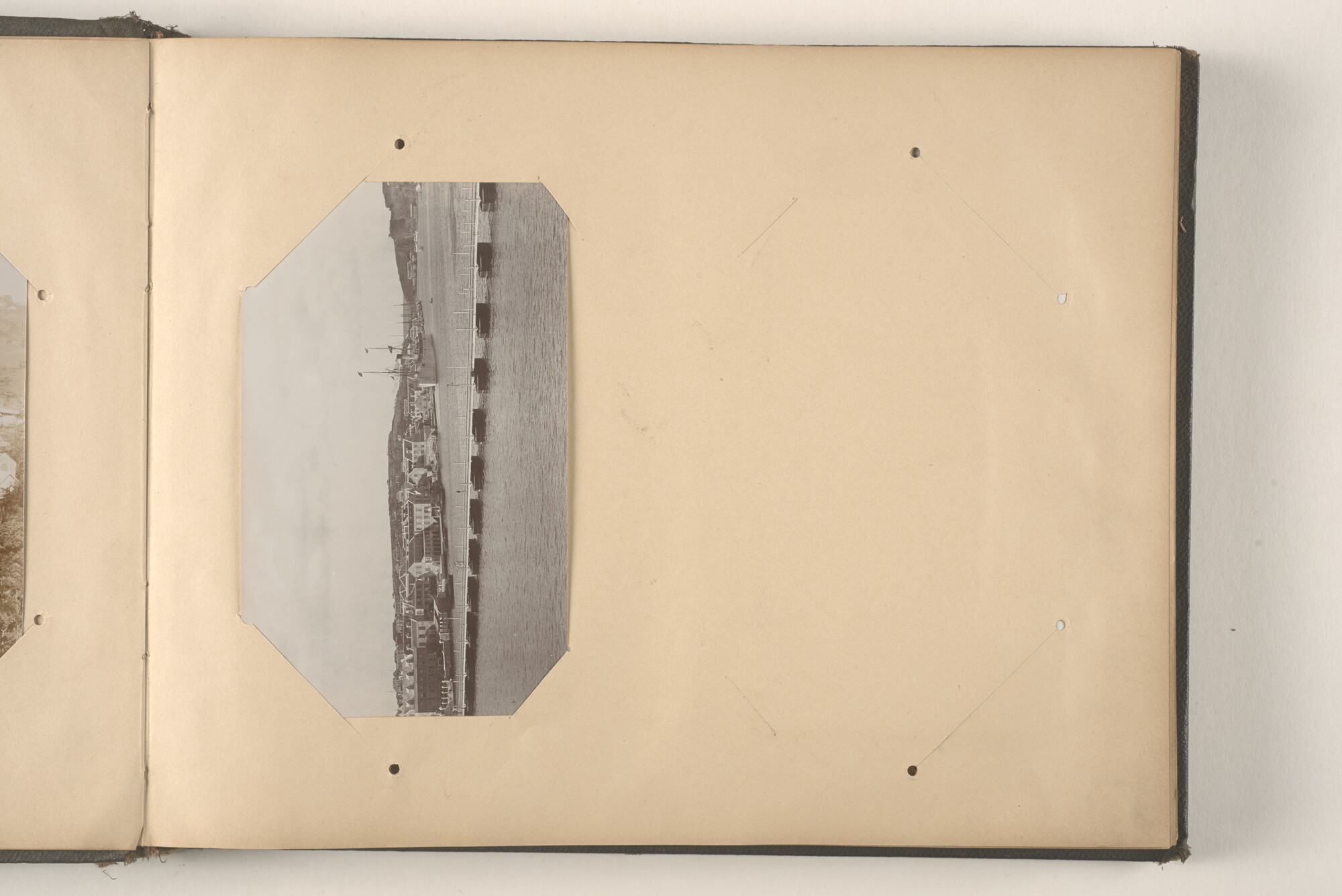 2015.0862; Fotoalbum met souvenirfoto’s verzameld tijdens de reizen van James Reginald Filz, 18 oktober 1901 t/m september 1904; fotoalbum
