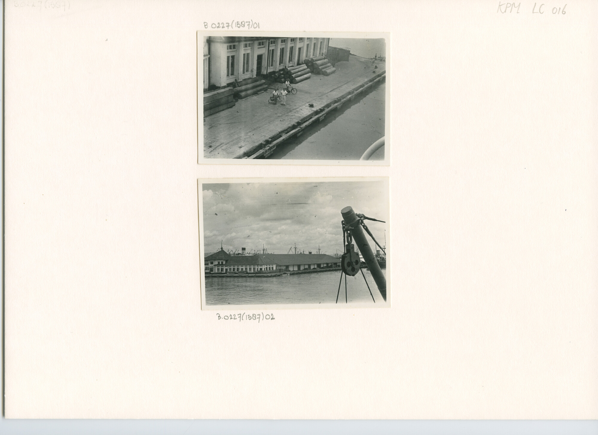 B.0227(1587)01; Havengezichten te Tandjoeng Perak (Soerabaja): de IJmuidenkade; foto