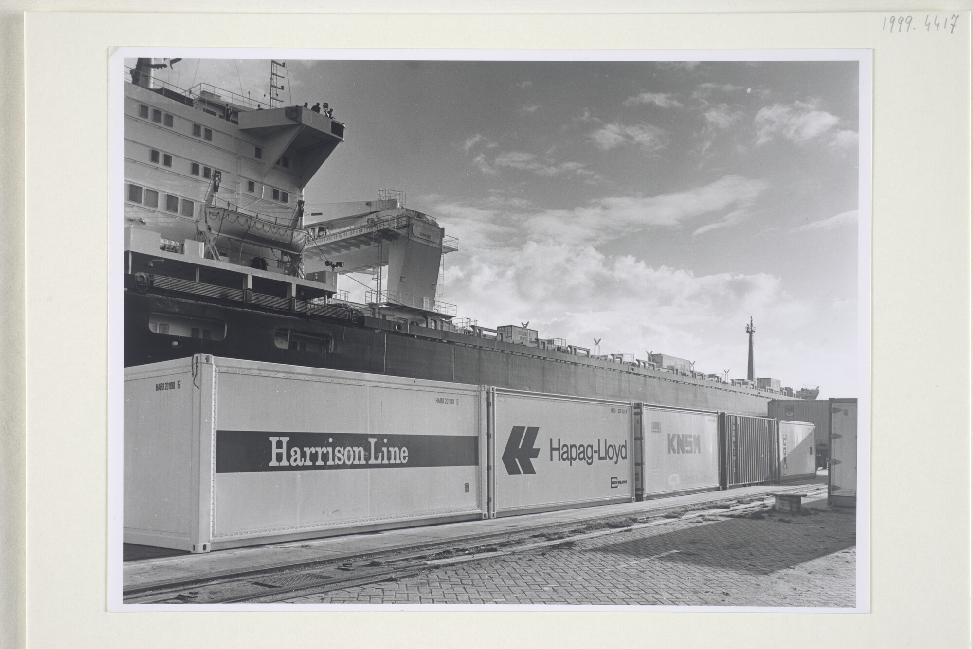 1999.4417; Containerterminal in de Amsterdamse haven (CTA): het containerschip [...]; foto
