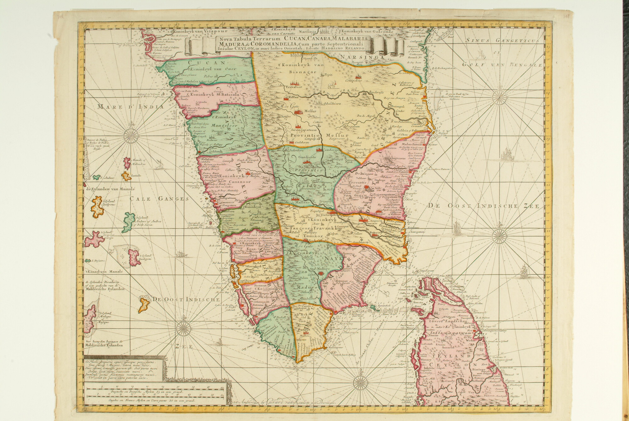 A.3845(01)094; Met de hand gekleurde kaart van het oostelijk deel van de Indische Oceaan met het zuidelijk deel van India en noord Ceylon, door Adriaan Reland (1676 - 1718); zeekaart