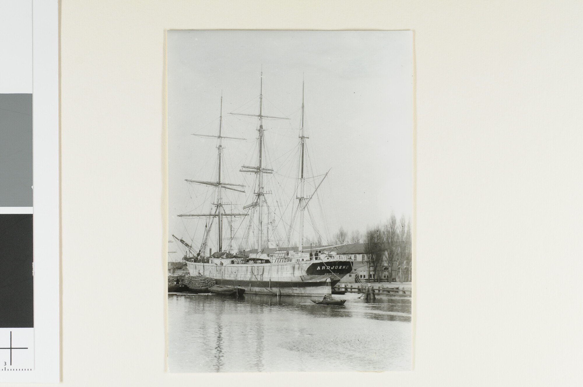 A.4254(08); De driemast composiet bark 'Ardjoeno' (voormalige fregat 'Amsterdam') van A. Hendrichs & Co; foto