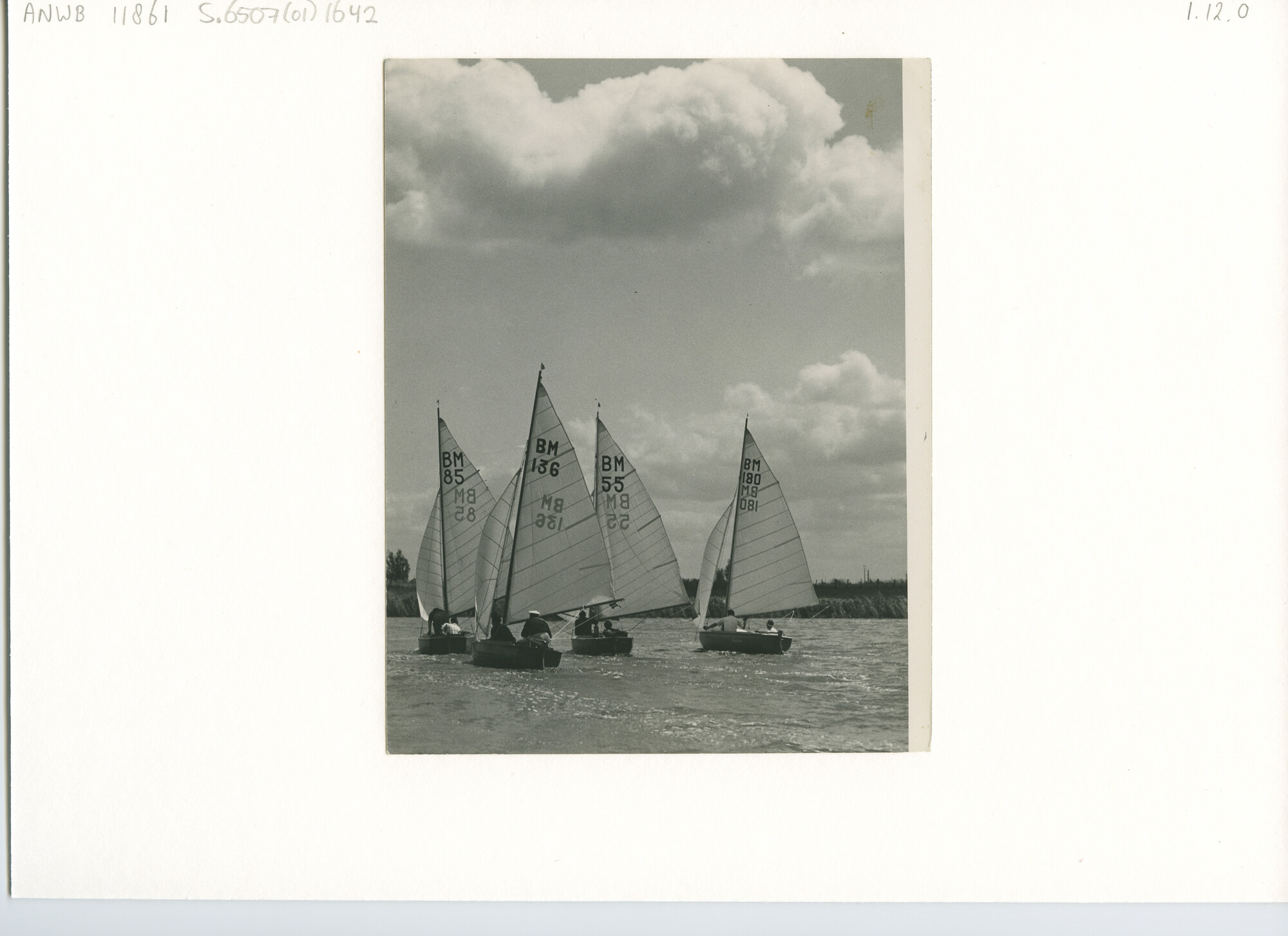 S.6507(01)1642; Foto van B.M.-klasse; foto