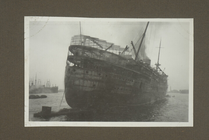 2001.1755; Omslag met vele foto's en knipsels van meest bergingsactiviteiten door Reederij v/h Gebroeders Goedkoop te Amsterdam in de periode 1929 / 1949; omslag
